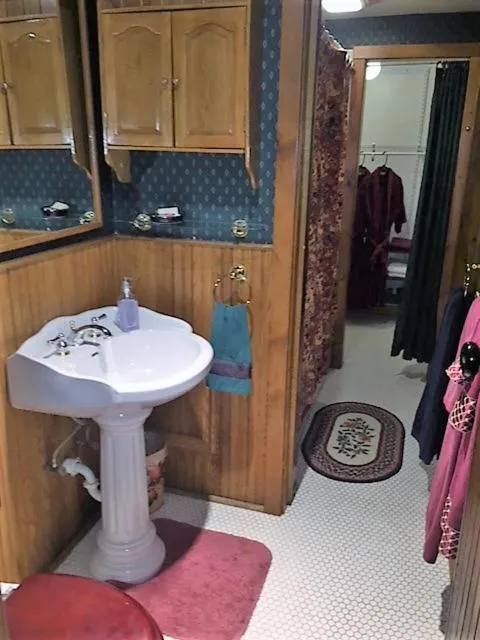 South Broadway Manor B&B - Near Fallingwater, Ohiopyle State Park, Hiking & Biking trails GAP