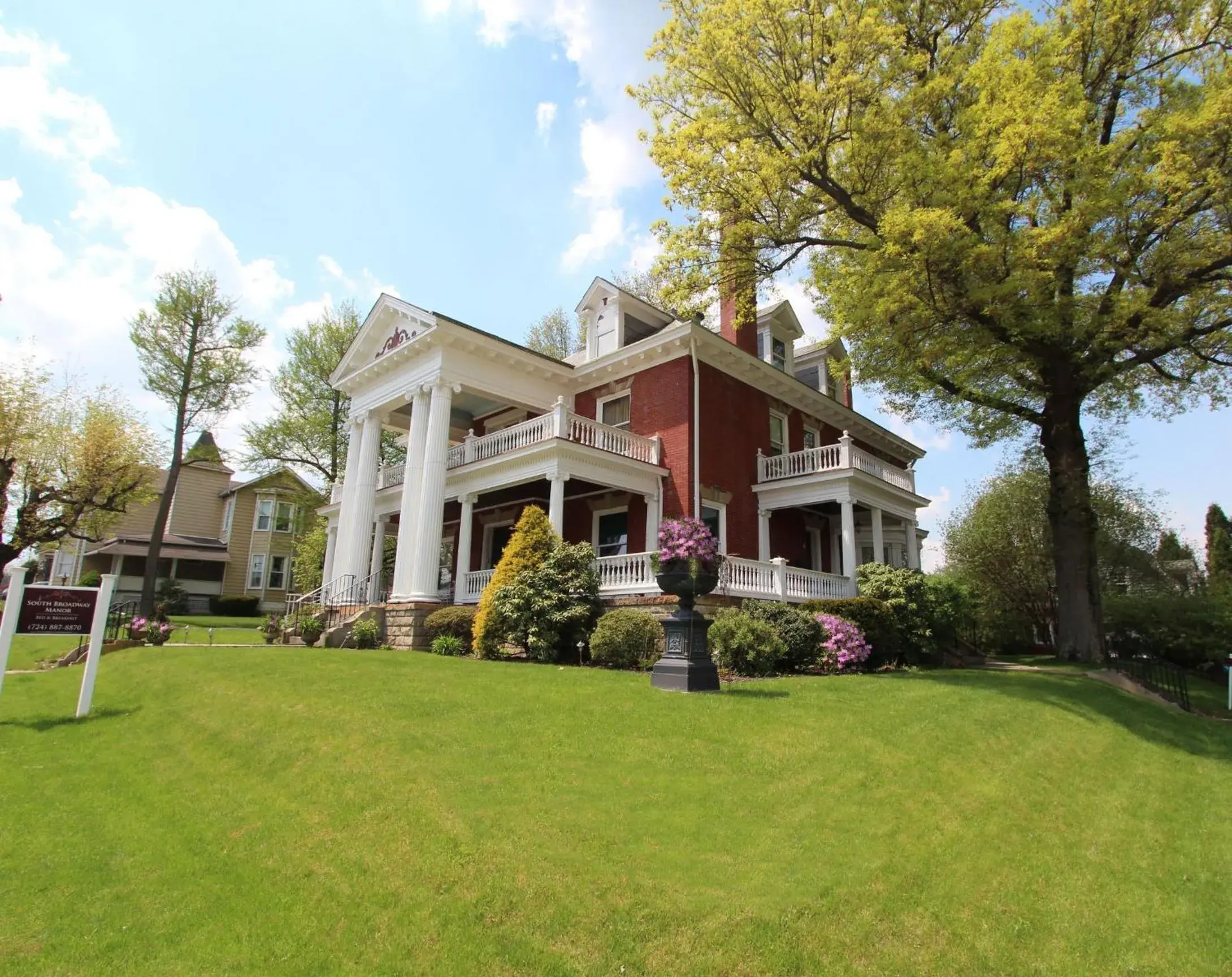 Property building in South Broadway Manor B&B - Near Fallingwater, Ohiopyle State Park, Hiking & Biking trails GAP Property building in South Broadway Manor B&B - Near Fallingwater, Ohiopyle State Park, Hiking & Biking trails GAP