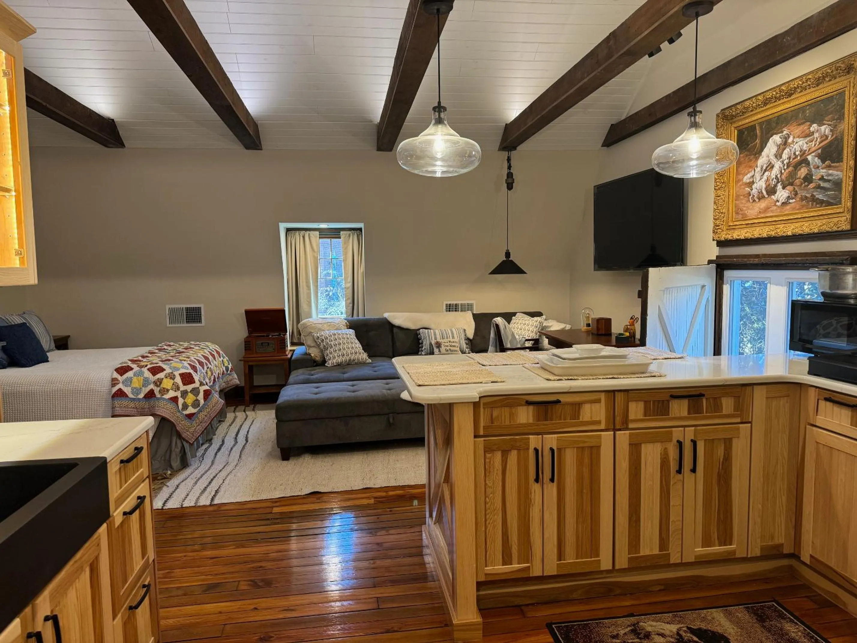 South Broadway Manor B&B - Near Fallingwater, Ohiopyle State Park, Hiking & Biking trails GAP