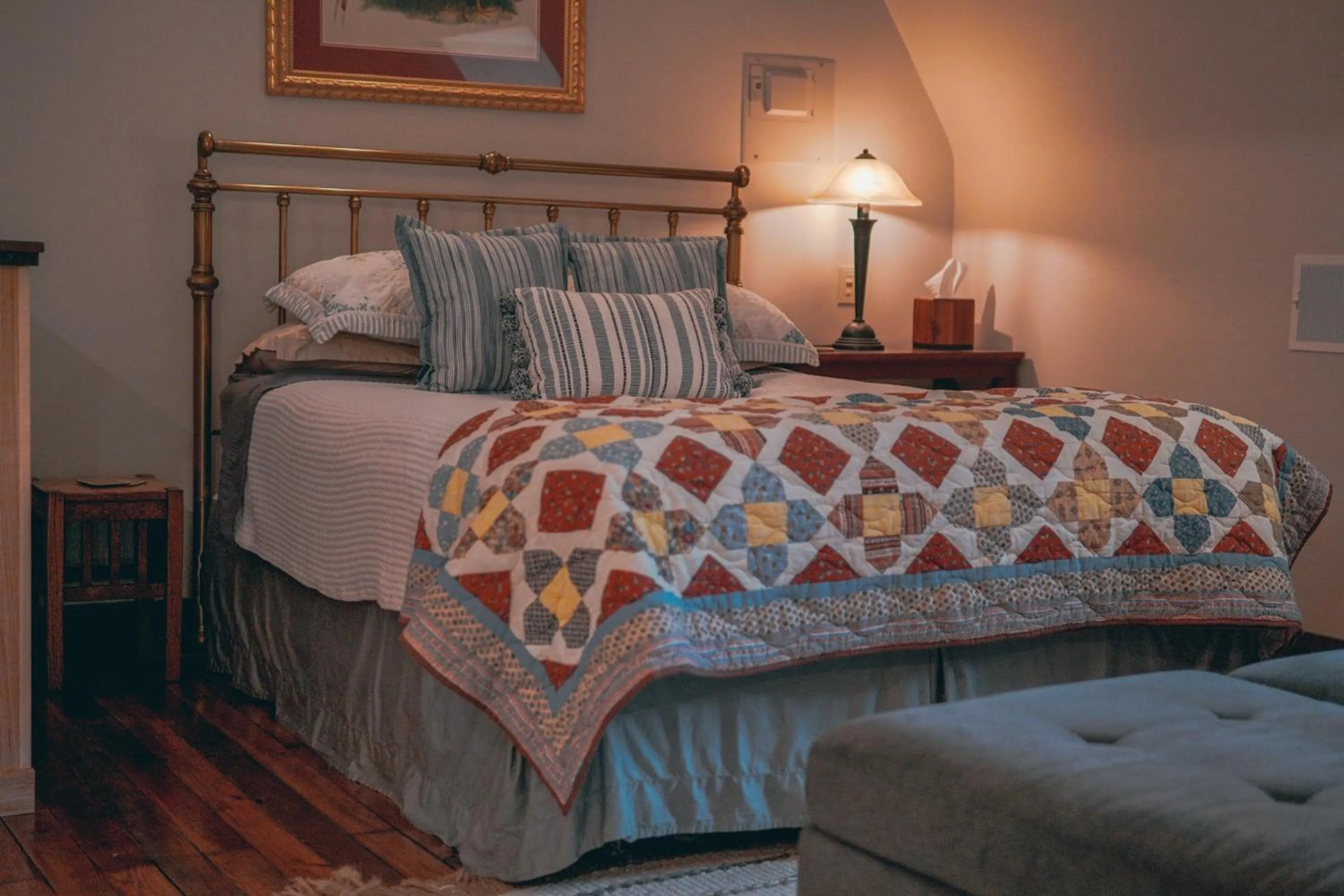 Bed in South Broadway Manor B&B - Near Fallingwater, Ohiopyle State Park, Hiking & Biking trails GAP