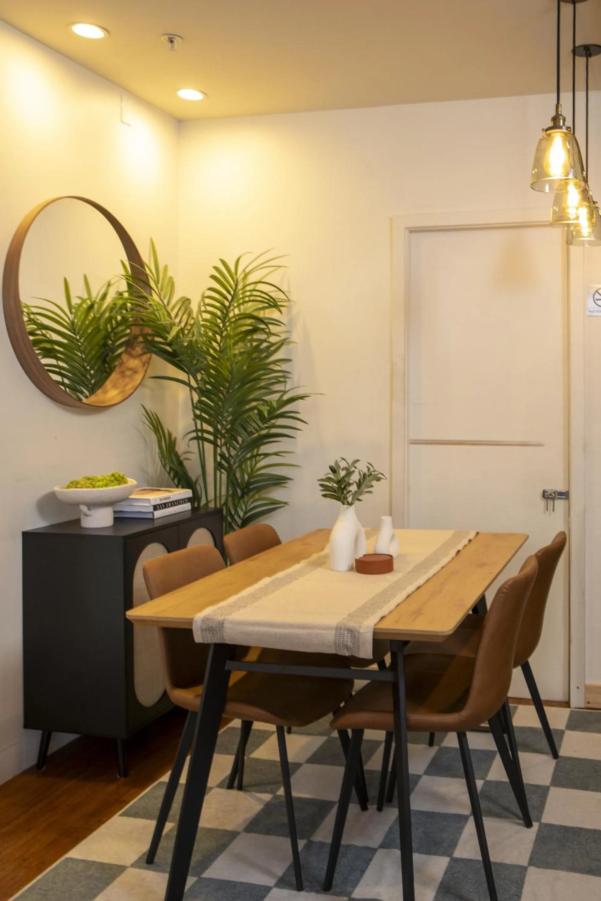 Dining area in 1906 Mission