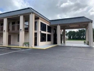 Days Inn by Wyndham Clinton