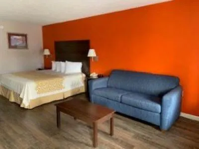 Days Inn by Wyndham Clinton