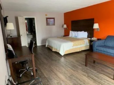 Days Inn by Wyndham Clinton