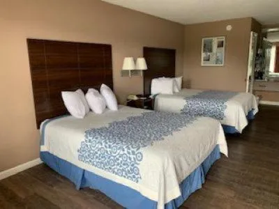 Days Inn by Wyndham Clinton