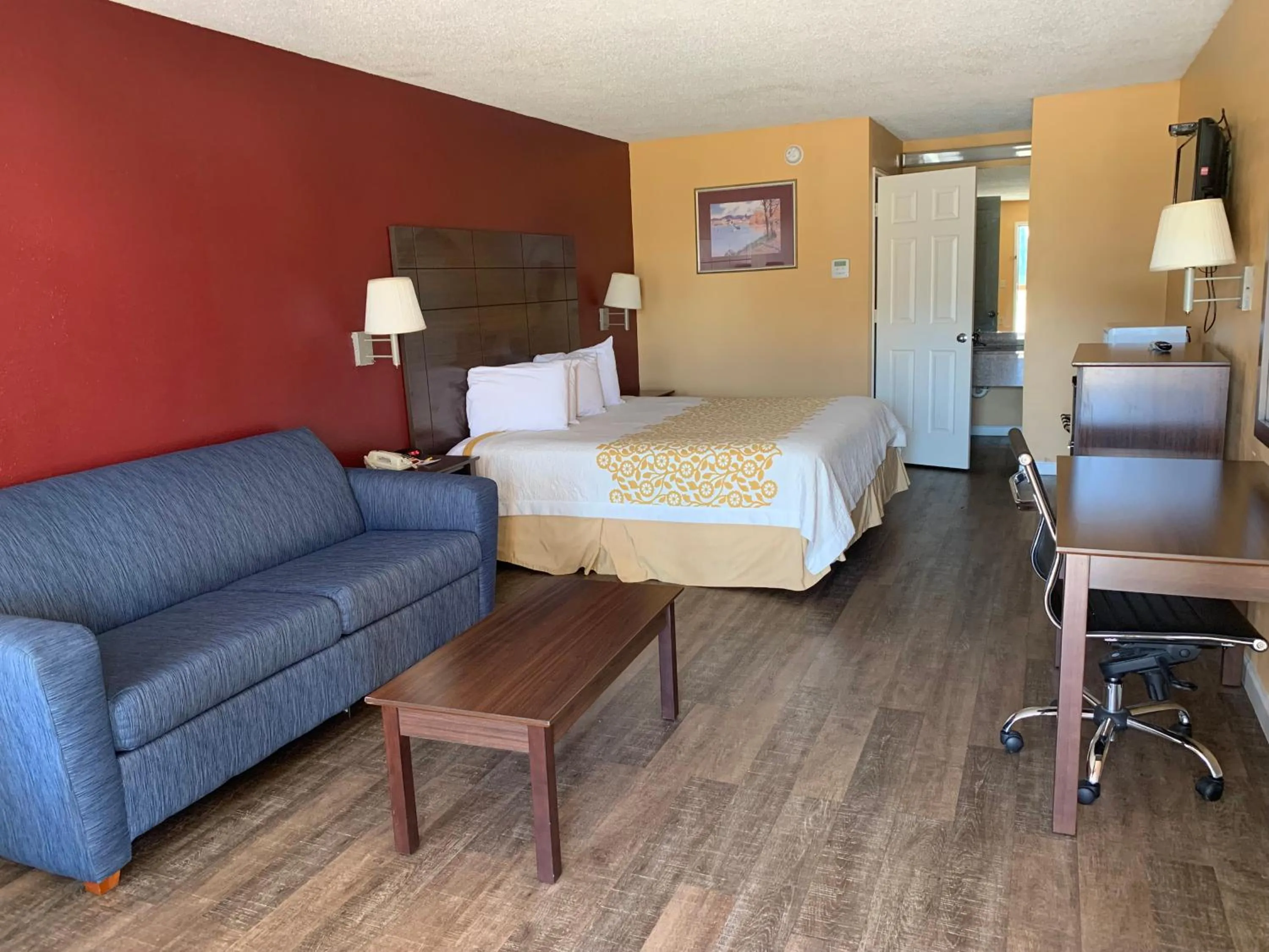 Bed in Days Inn by Wyndham Clinton