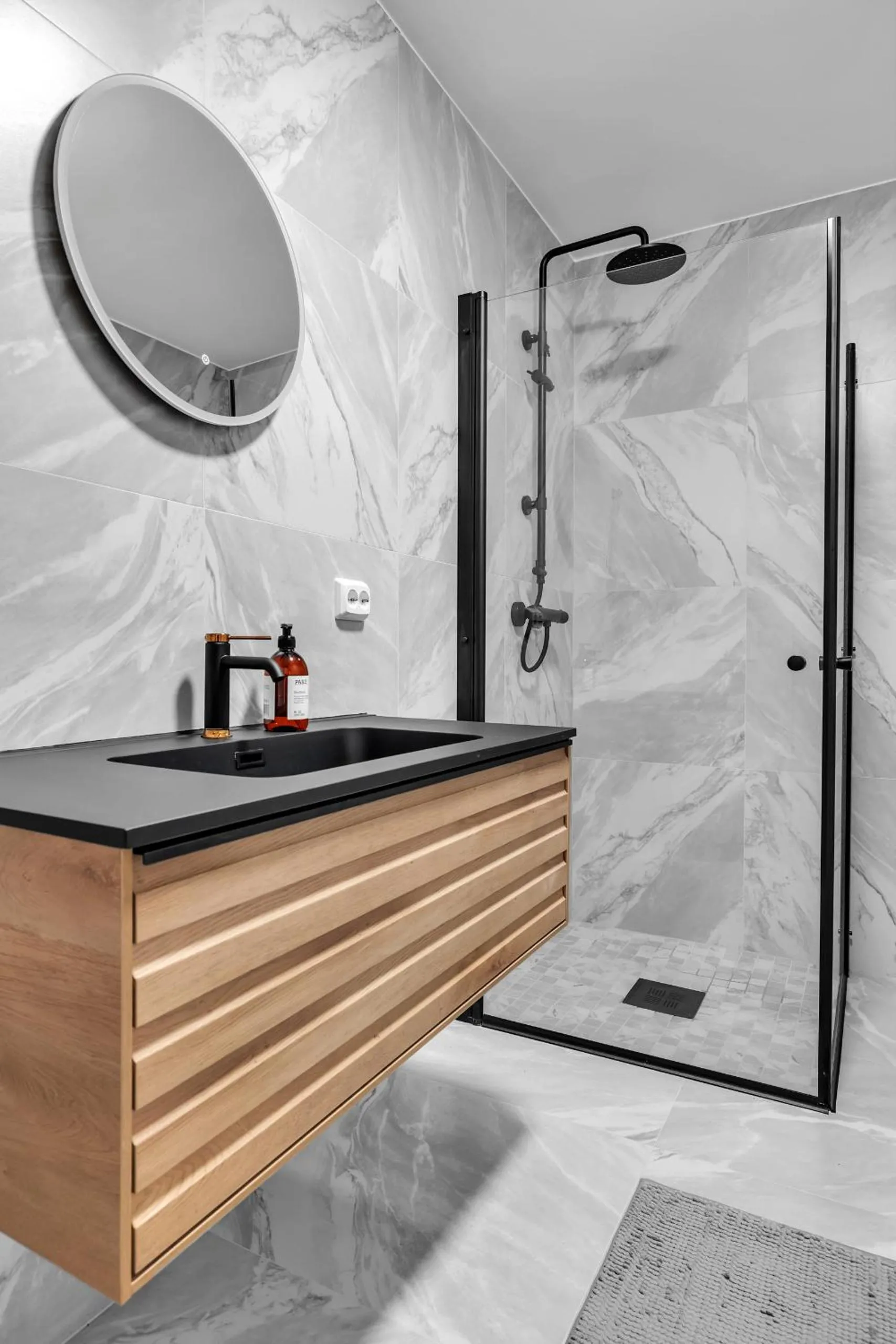 Shower in Northstay - The Urban City Haven, Free Parking, Sleeps 6