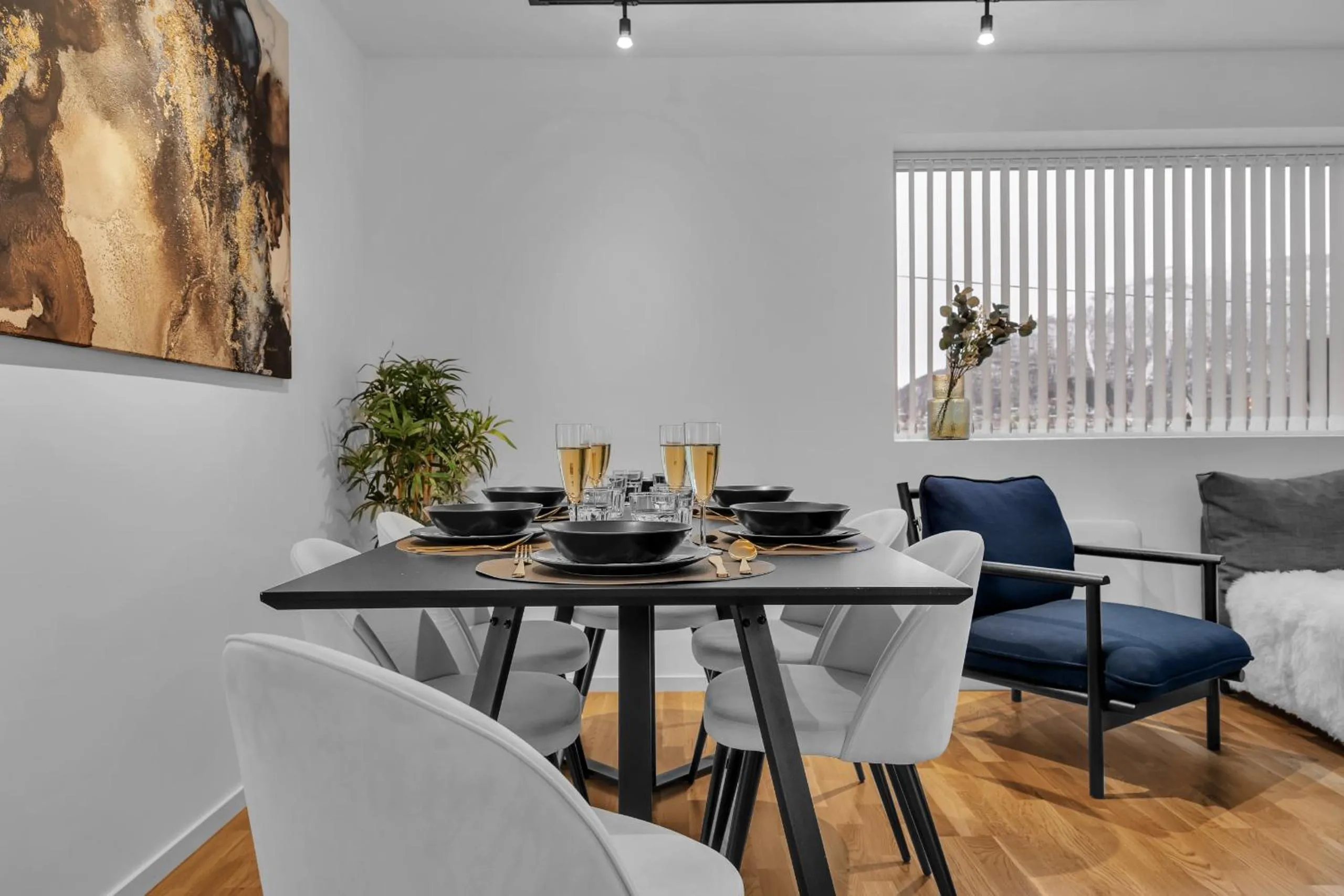 Living room in Northstay - The Urban City Haven, Free Parking, Sleeps 6
