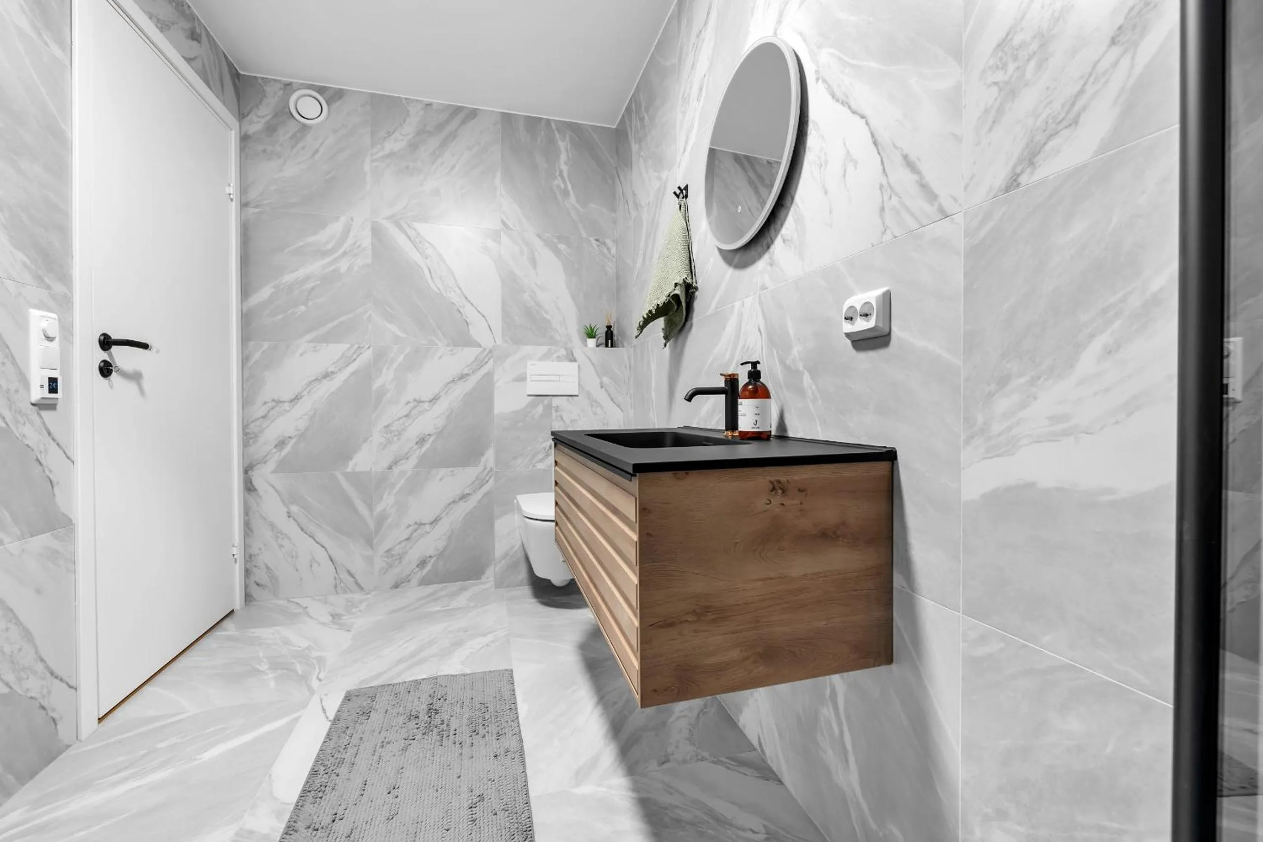 Shower in Northstay - The Urban City Haven, Free Parking, Sleeps 6