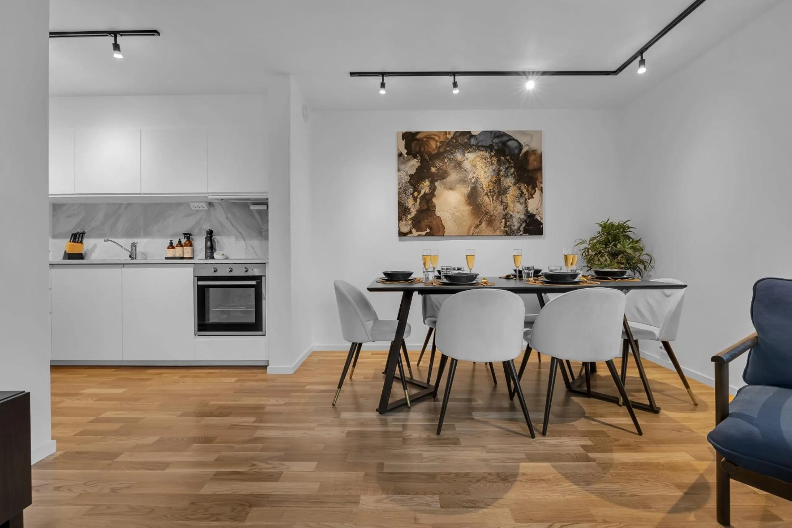 Kitchen or kitchenette in Northstay - The Urban City Haven, Free Parking, Sleeps 6