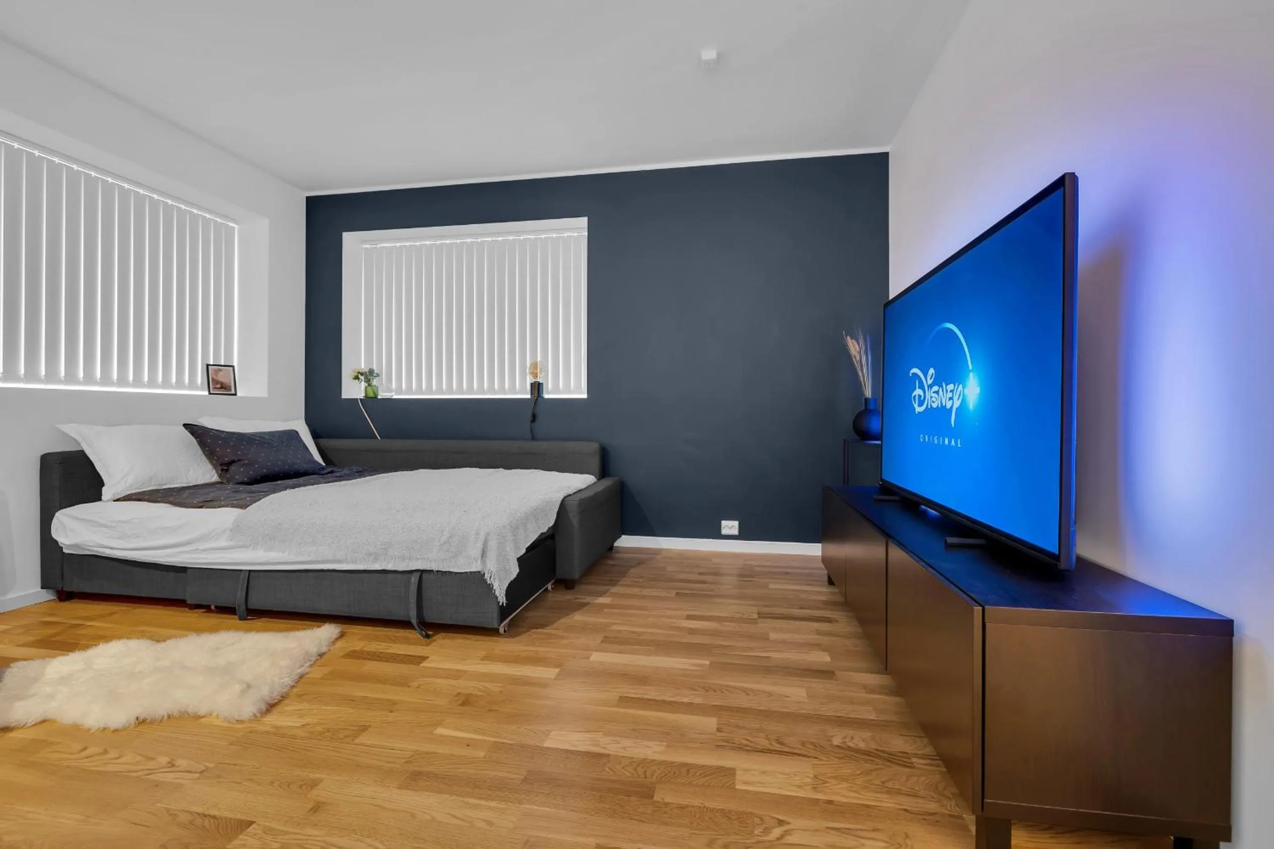 Communal lounge/ TV room, Bed in Northstay - The Urban City Haven, Free Parking, Sleeps 6