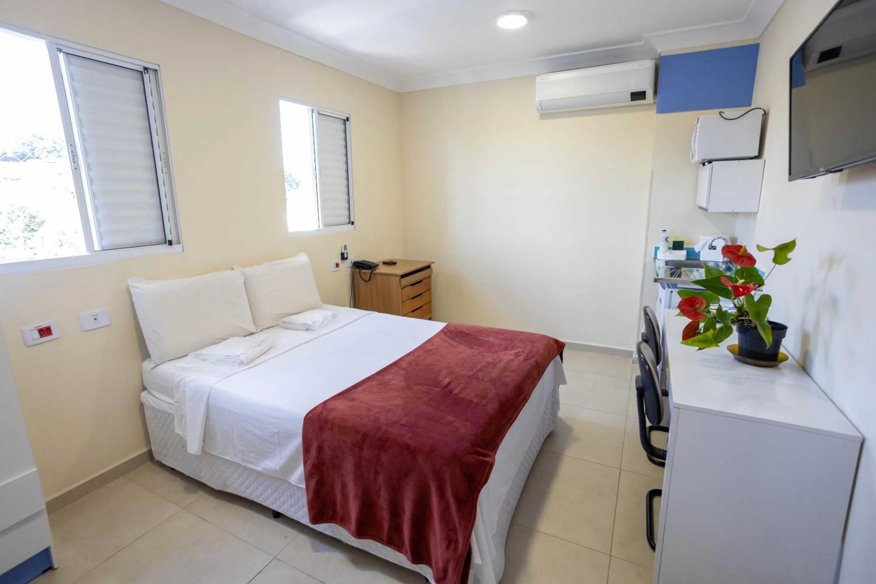 Photo of the whole room, Bed in Flat Econômico Butantã