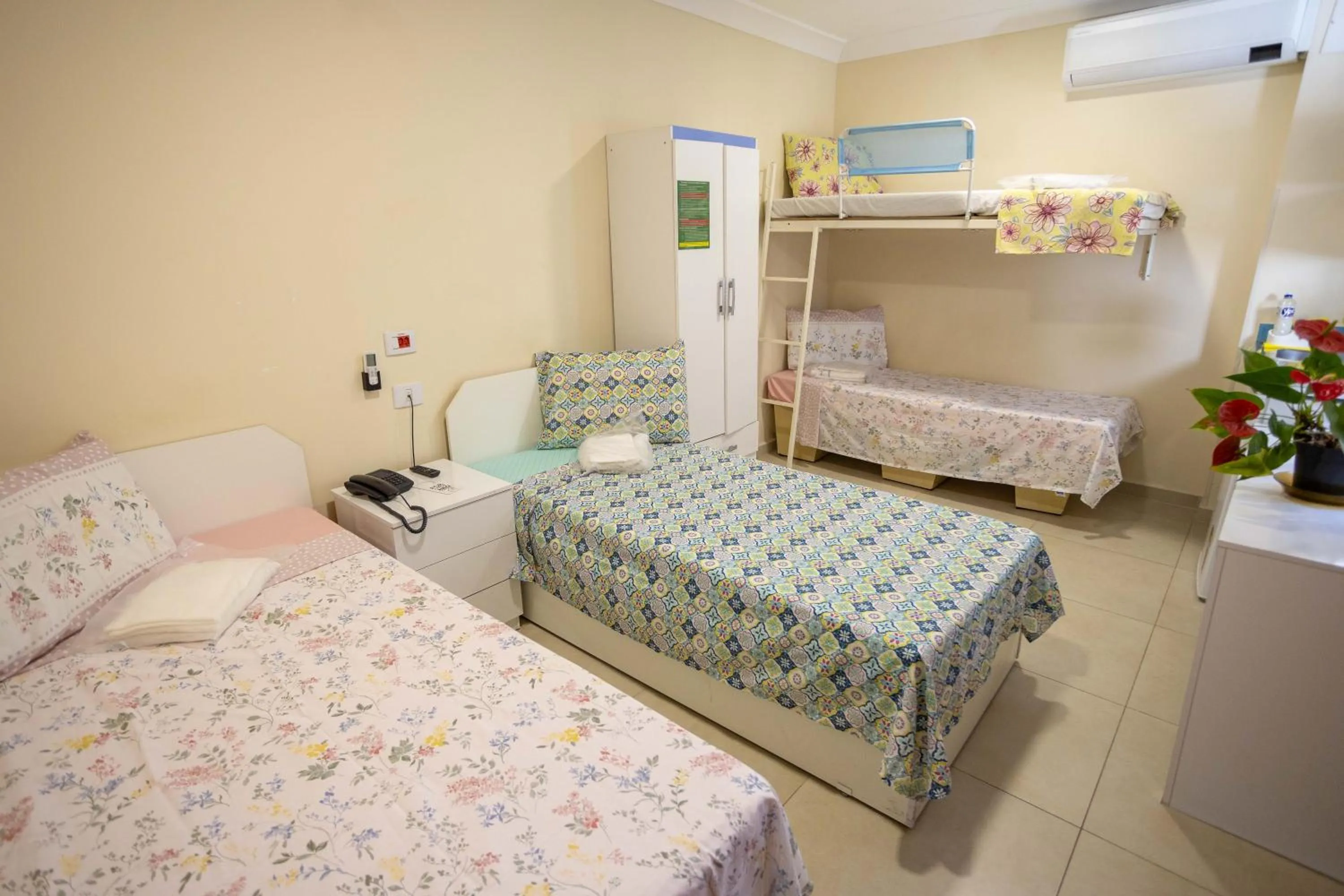 Photo of the whole room, Bed in Flat Econômico Butantã