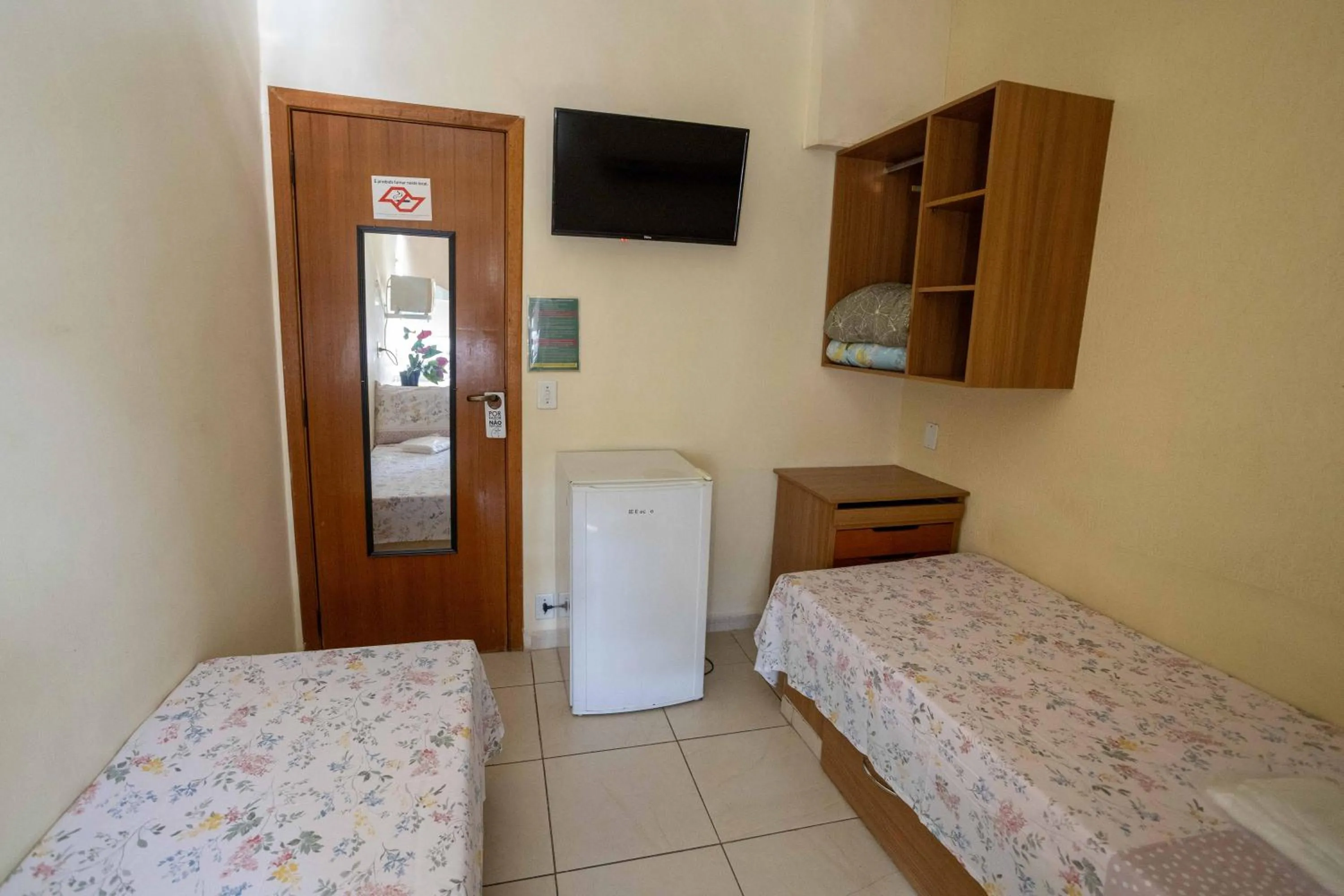 Photo of the whole room, Bed in Flat Econômico Butantã