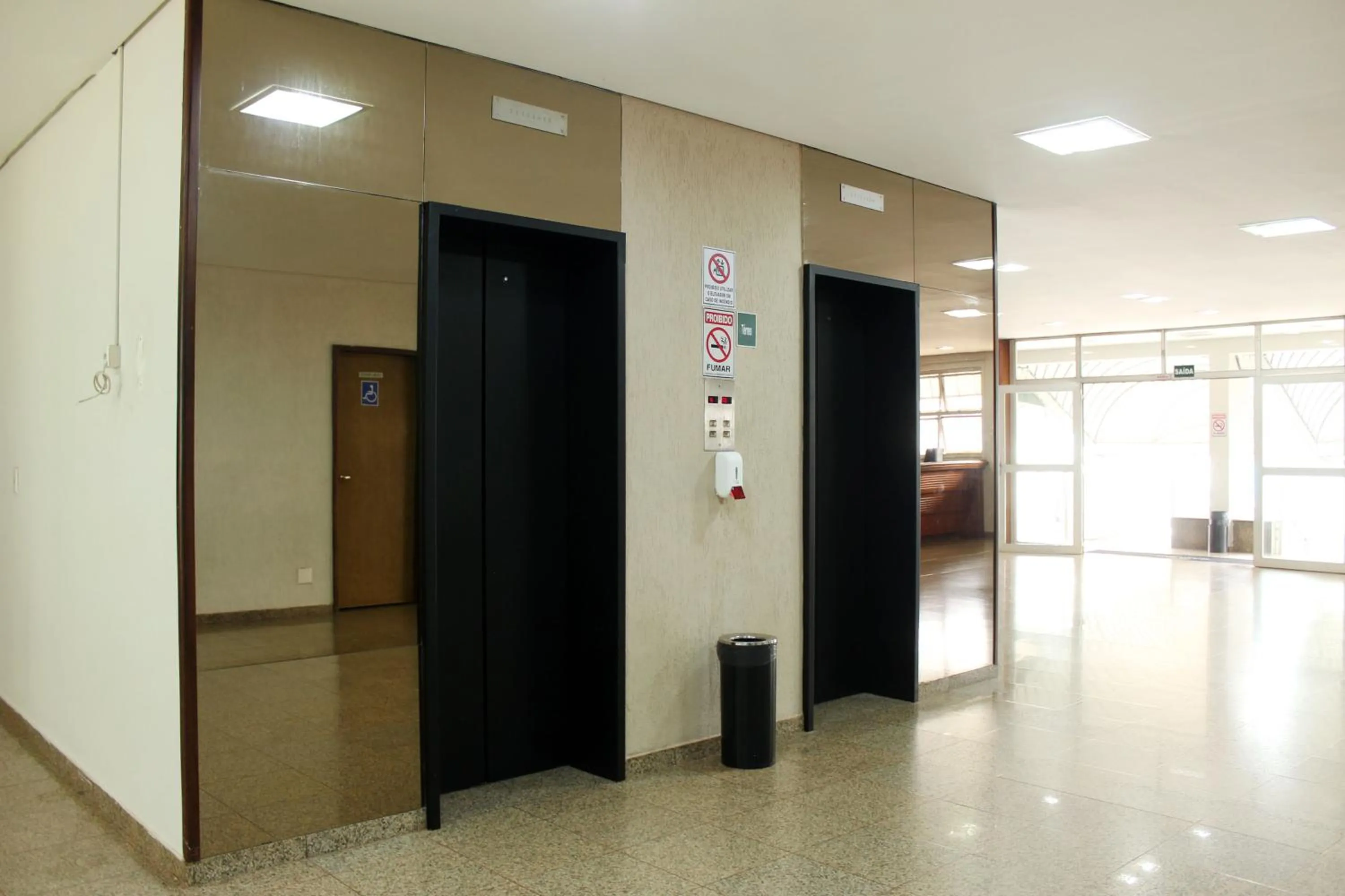 elevator in Days inn by Wyndham Uberlândia