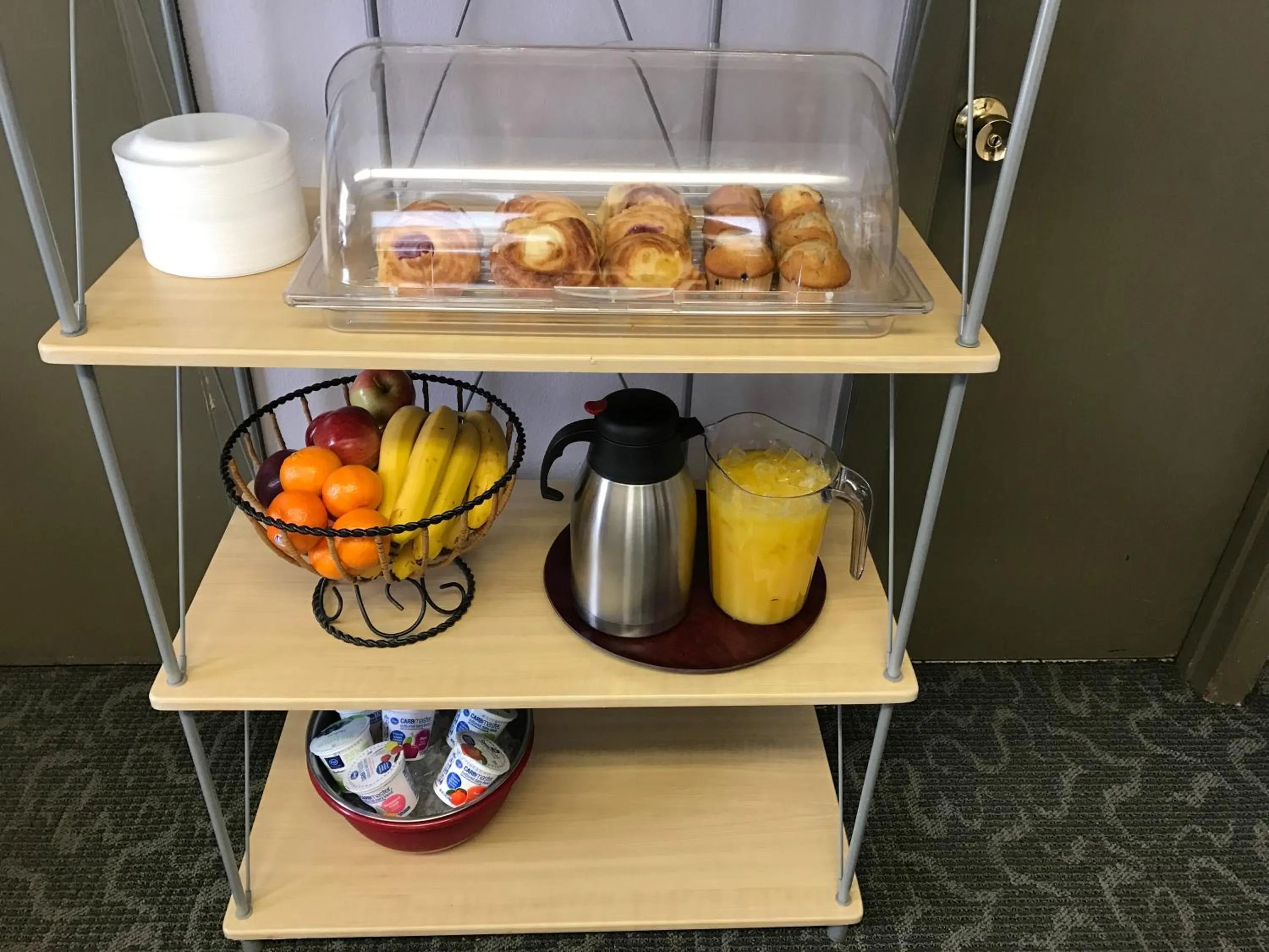 Food and drinks in Snowshoe Motel