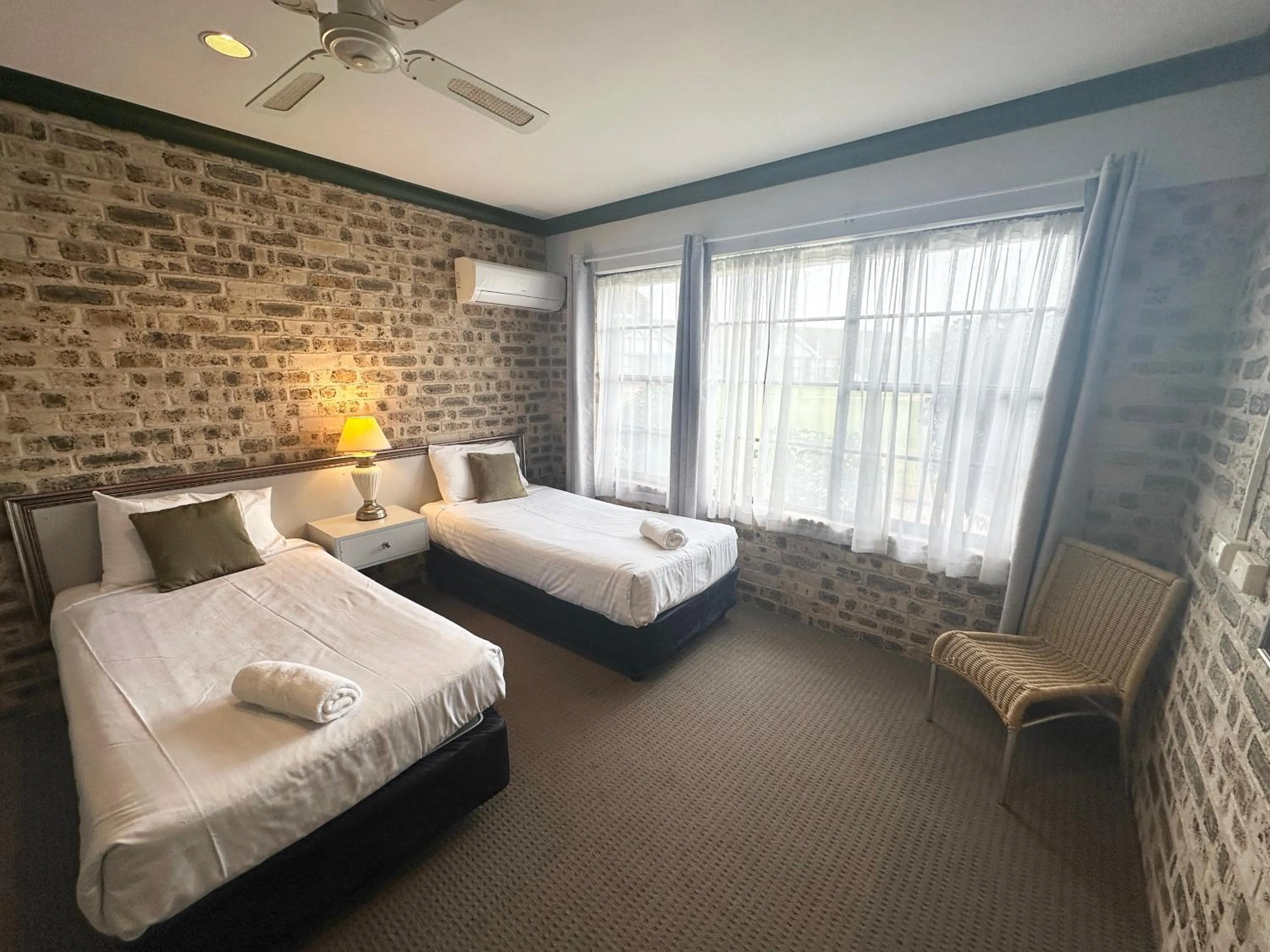 Bedroom, Bed in Sir Francis Drake