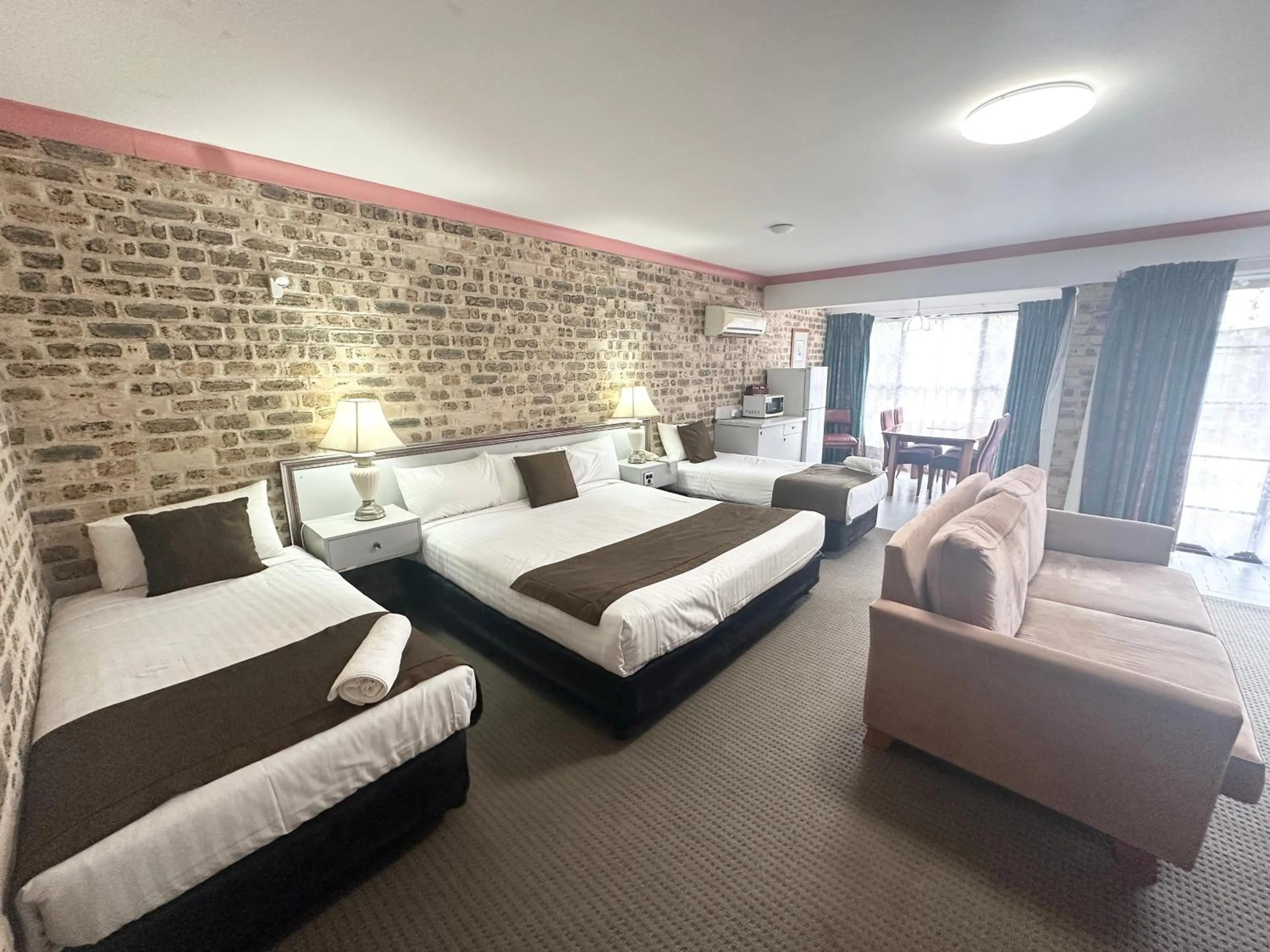 Bedroom, Bed in Sir Francis Drake