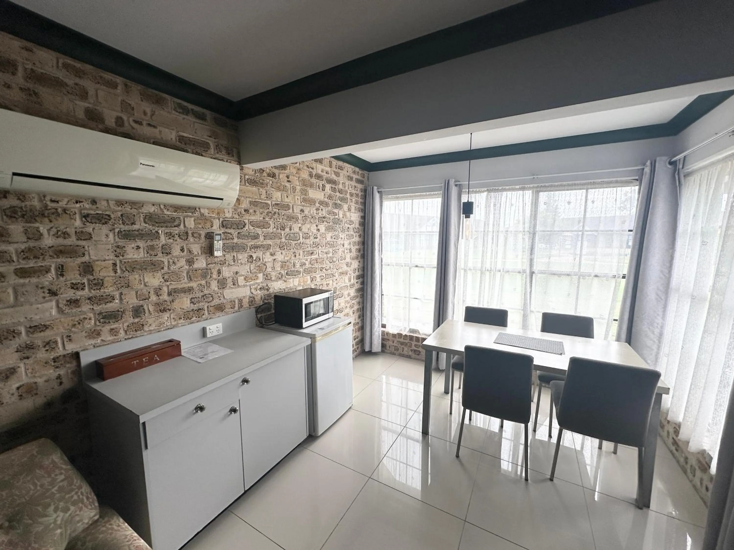 Dining area in Sir Francis Drake