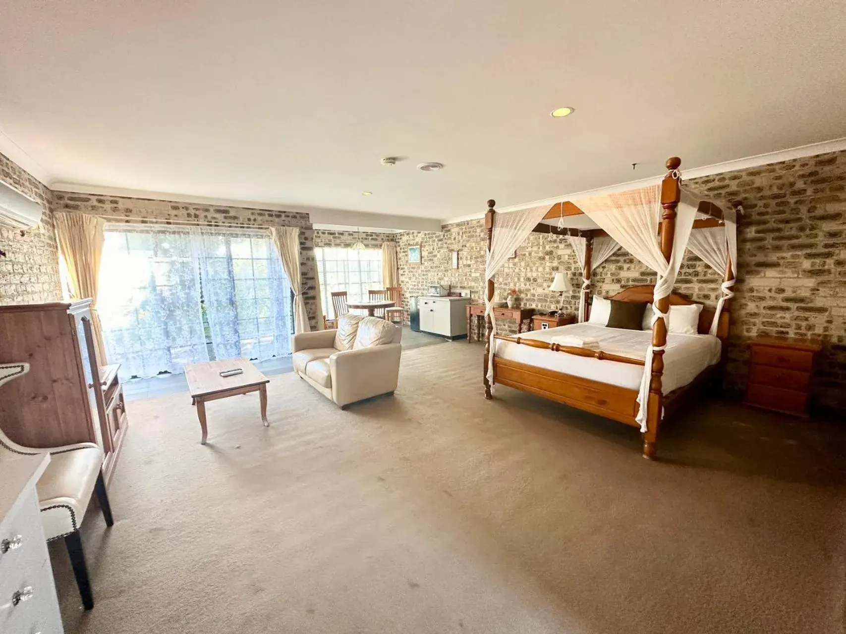 Bed in Sir Francis Drake Bed in Sir Francis Drake