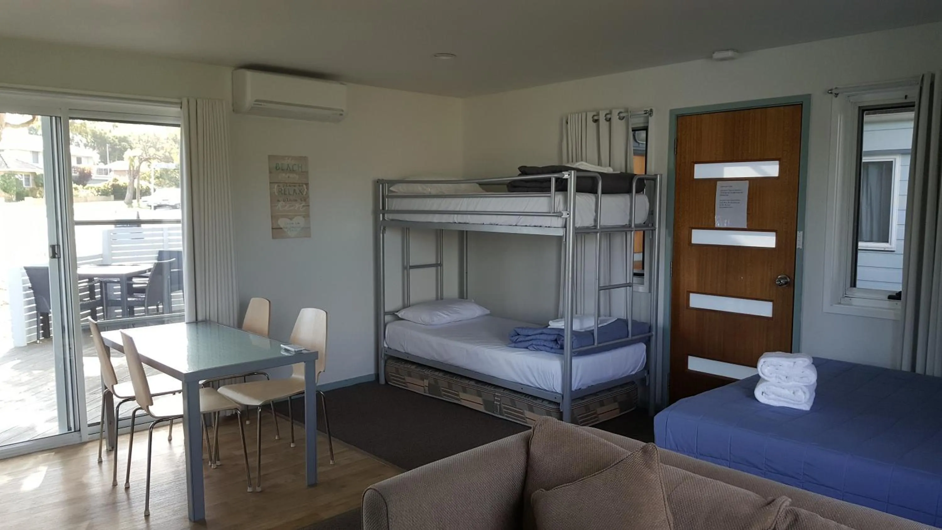 Day in Huskisson Holiday Motel Cabins