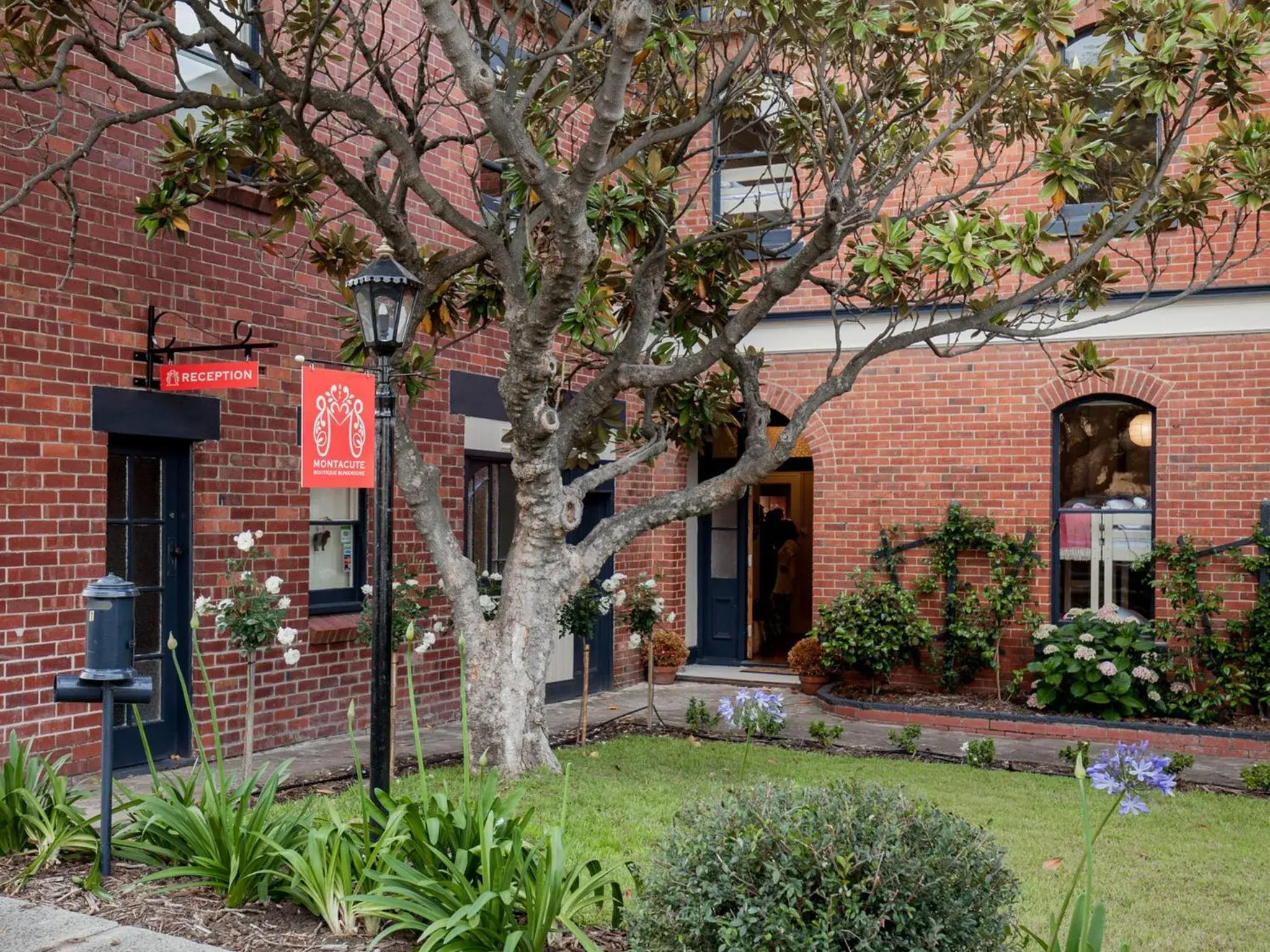 Facade/entrance in Montacute Boutique Bunkhouse Facade/entrance in Montacute Boutique Bunkhouse