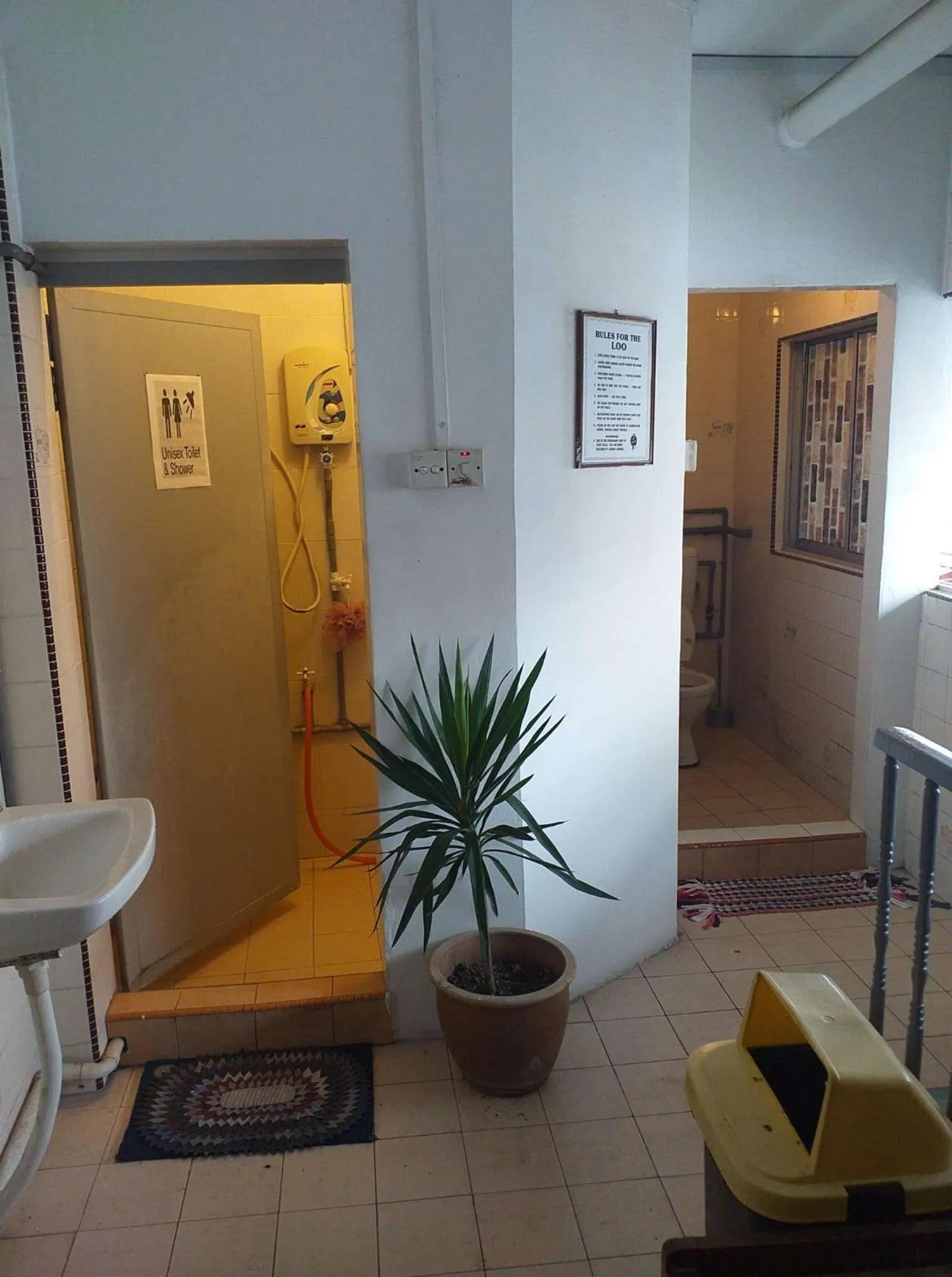 Bathroom in Discovery Youth Hostel Malacca