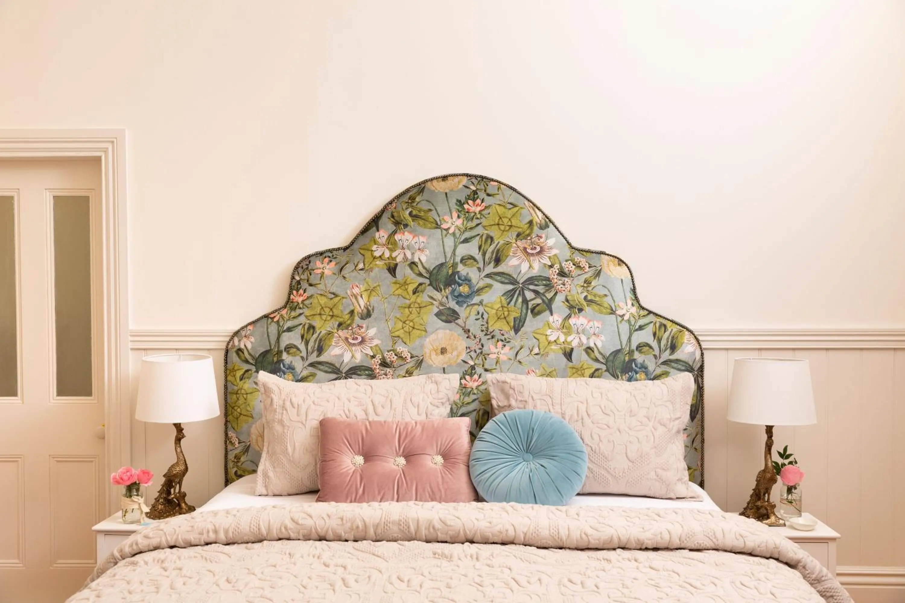 Bedroom, Bed in Summerlands - Country Luxe