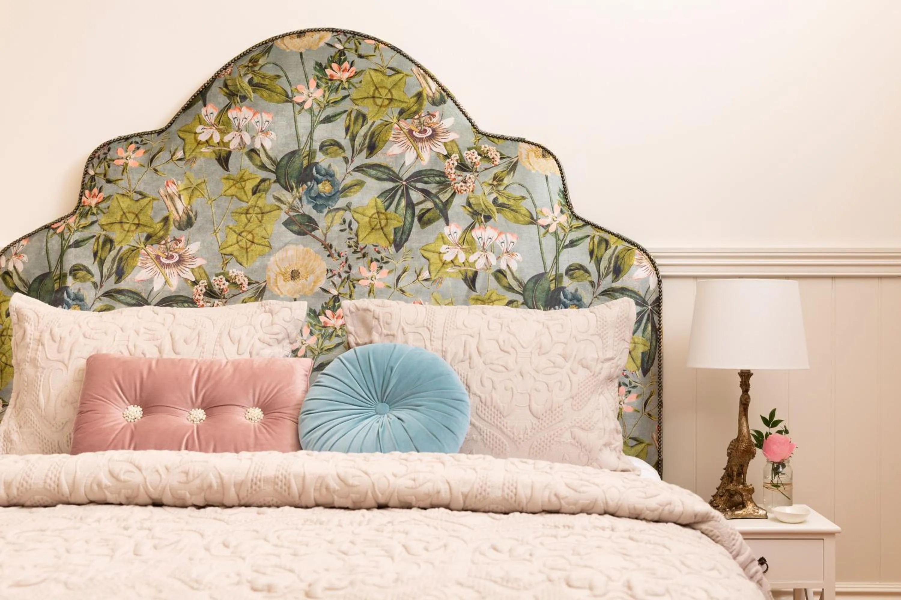 Bedroom, Bed in Summerlands - Country Luxe