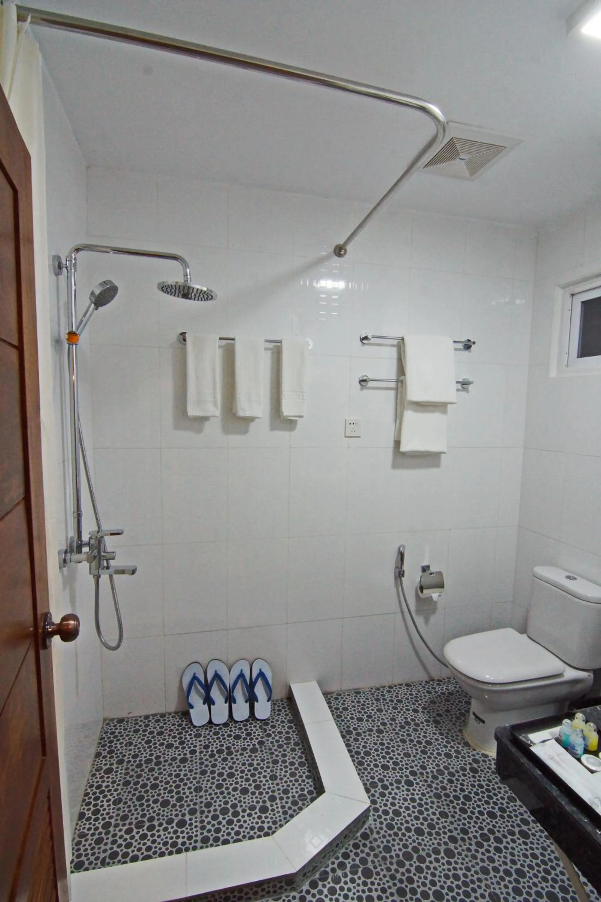 Bathroom in Royal Pearl Hotel