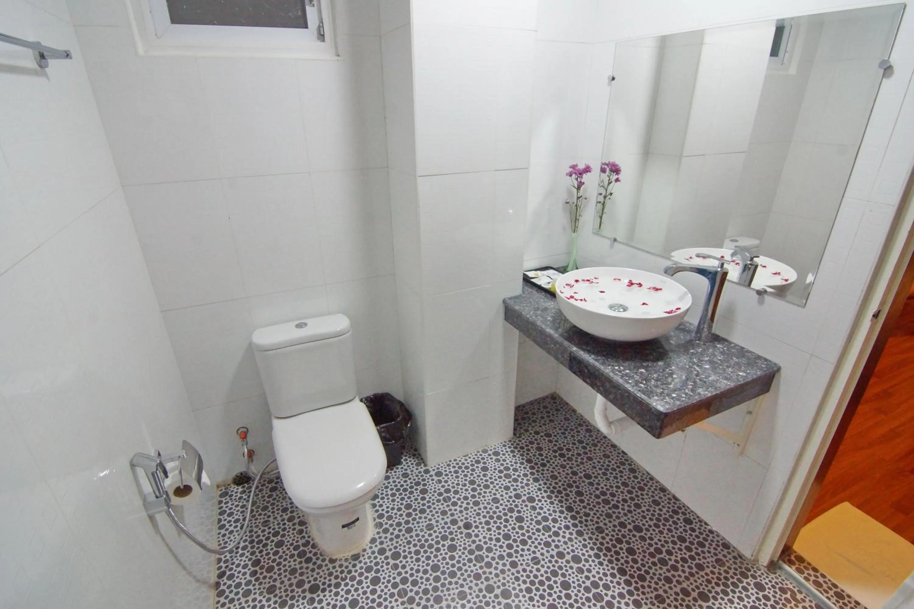 Bathroom in Royal Pearl Hotel