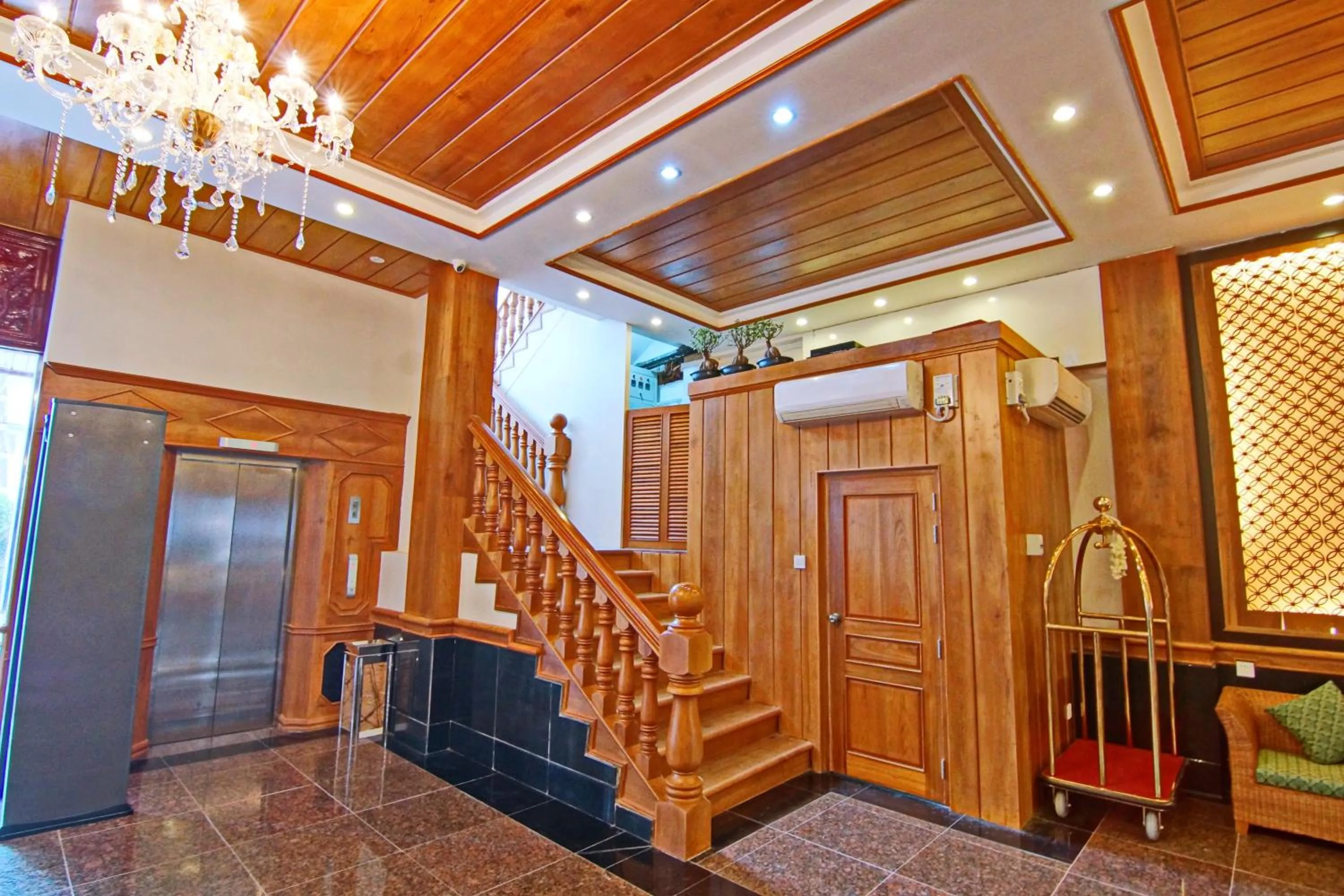 Lobby or reception in Royal Pearl Hotel