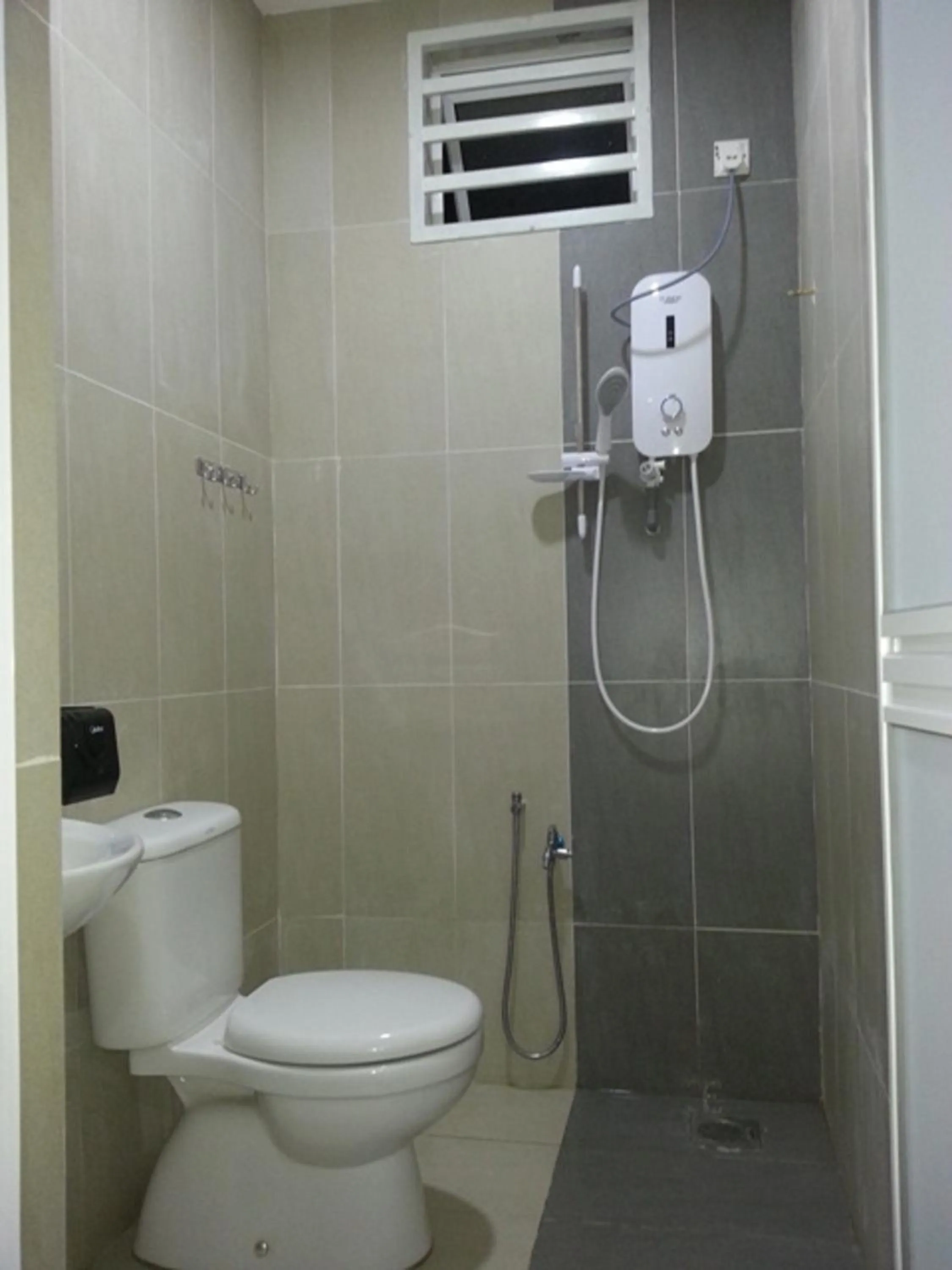 Bathroom in Leaf Guest House