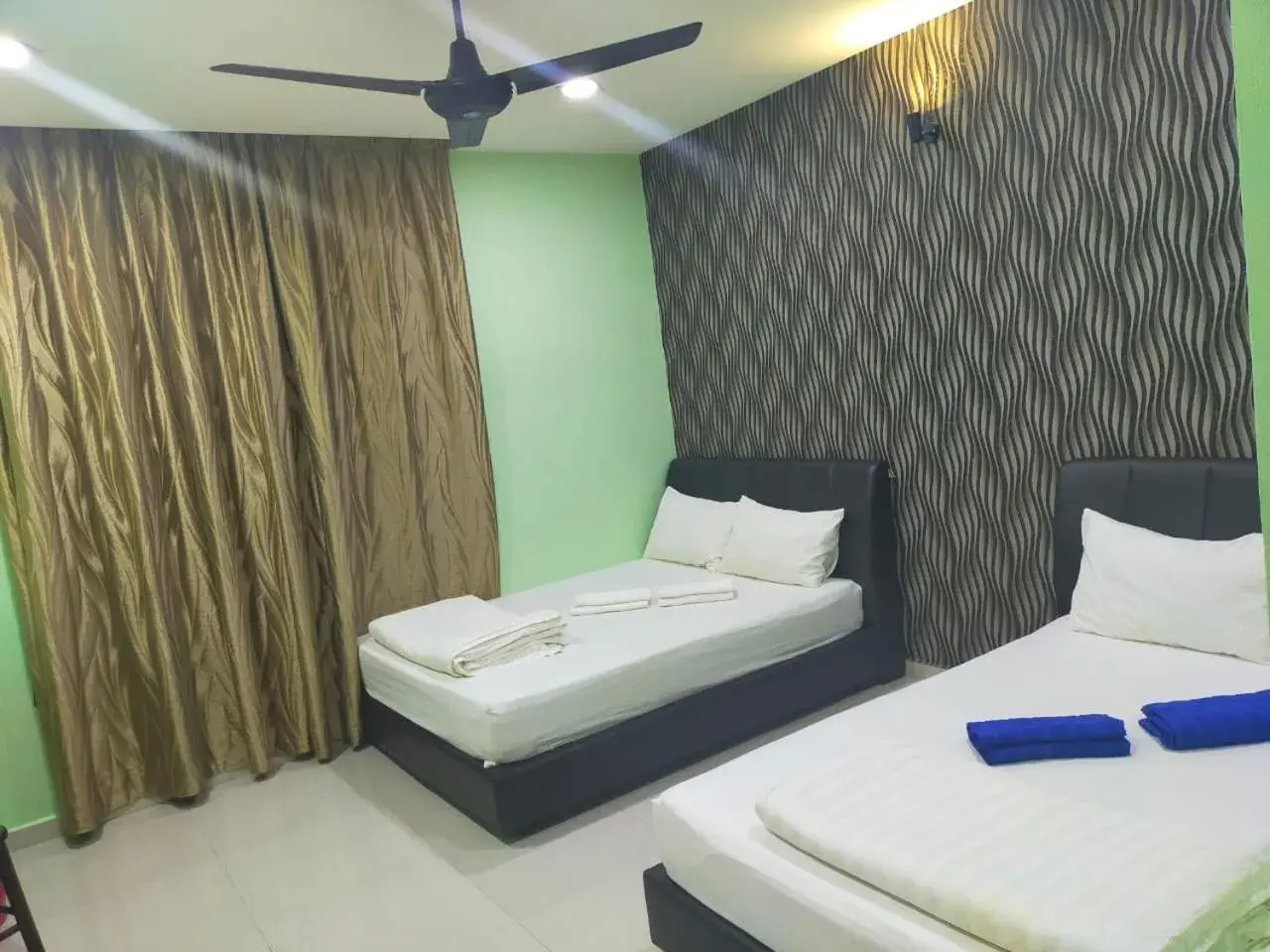 Family Room with Bathroom in Leaf Guest House Family Room with Bathroom in Leaf Guest House