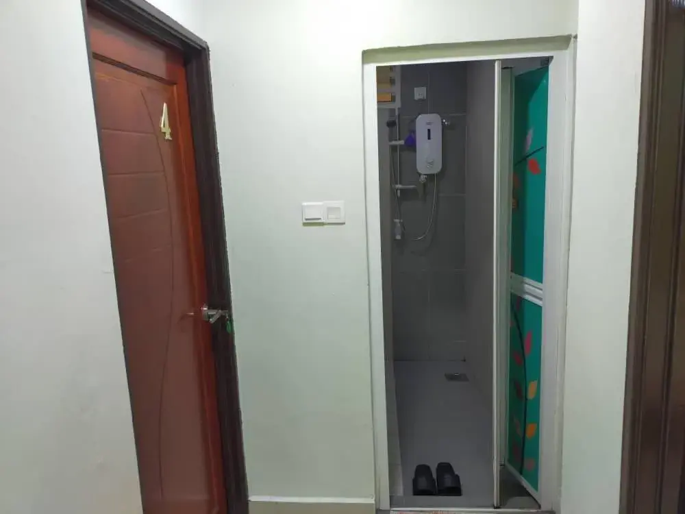 Twin Room with Shared Bathroom in Leaf Guest House Twin Room with Shared Bathroom in Leaf Guest House
