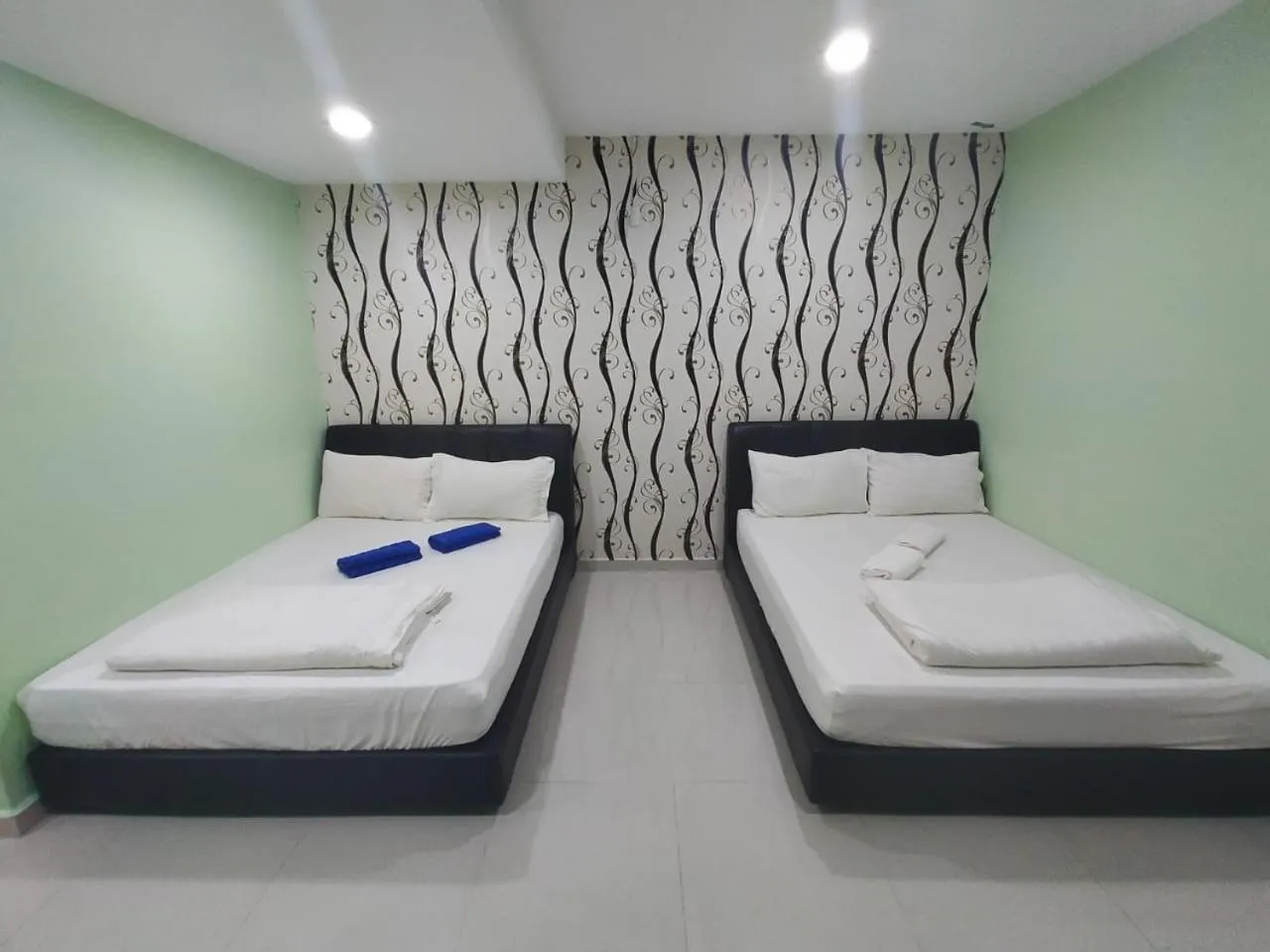 Bedroom, Bed in Leaf Guest House