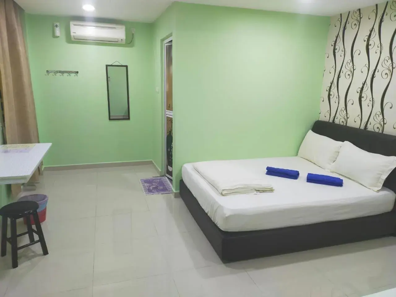 Family Room with Bathroom in Leaf Guest House Family Room with Bathroom in Leaf Guest House