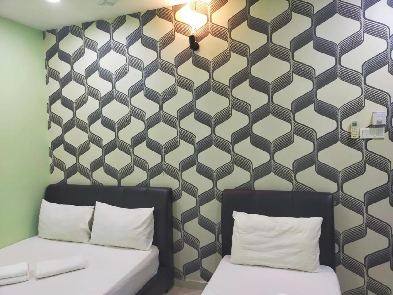 Bedroom, Bed in Leaf Guest House