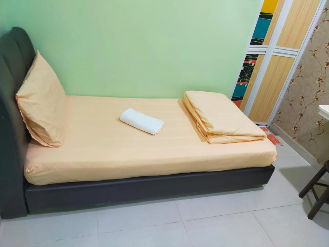 Bedroom, Bed in Leaf Guest House