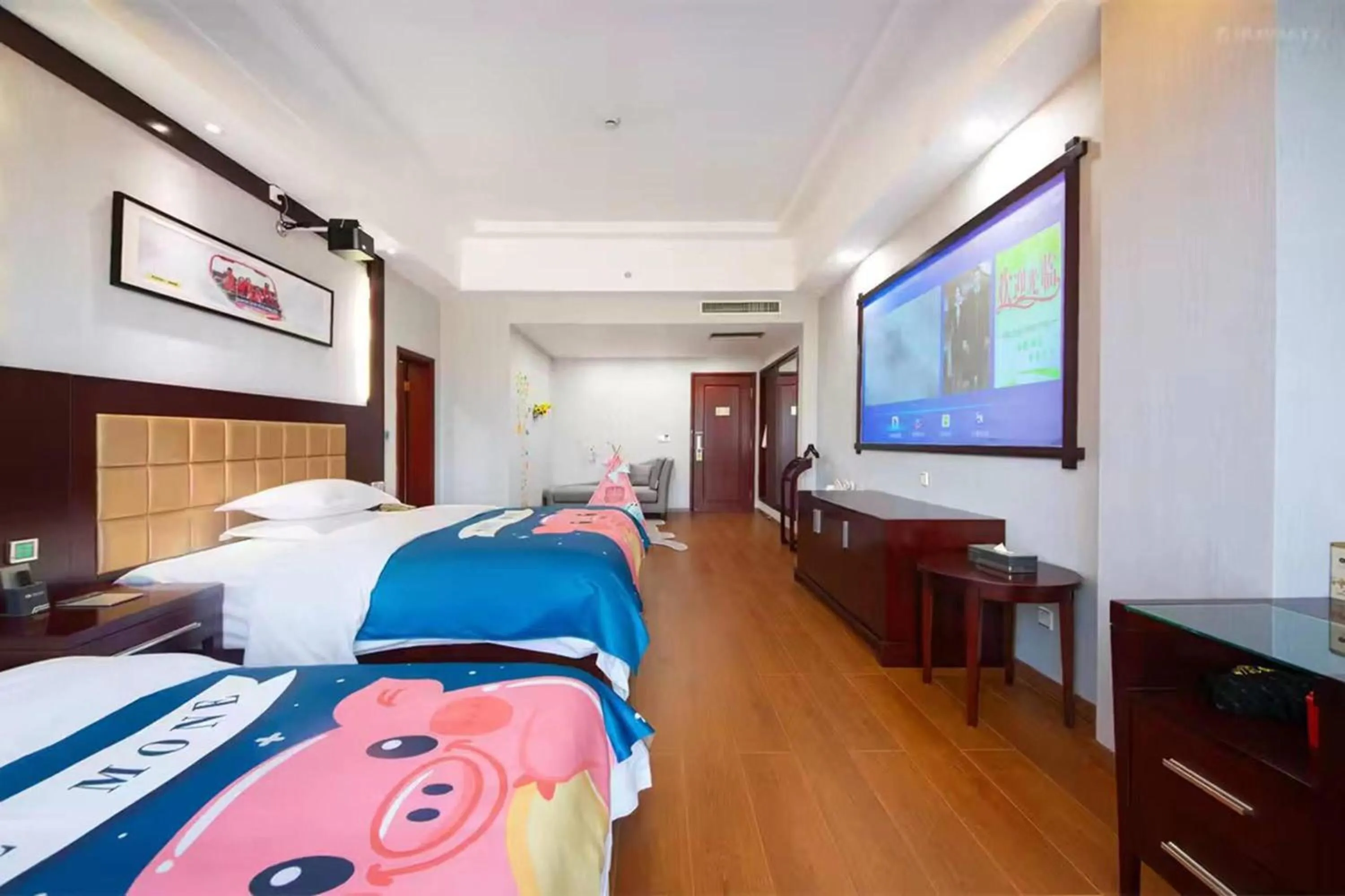Photo of the whole room, Bed in Ramada by Wyndham Zhangjiajie Tianmen Mountain