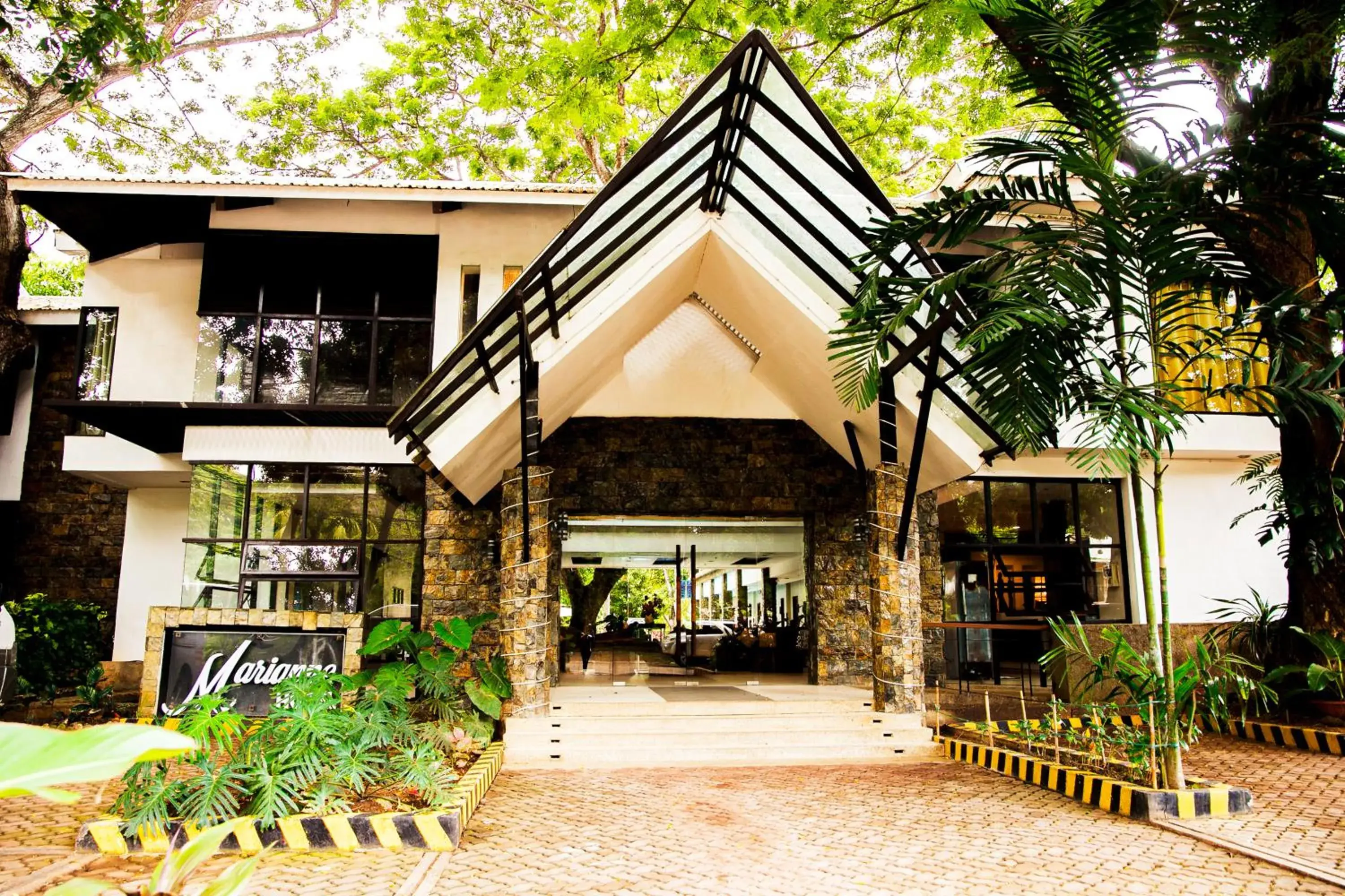 Facade/entrance in Marianne Hotel Facade/entrance in Marianne Hotel