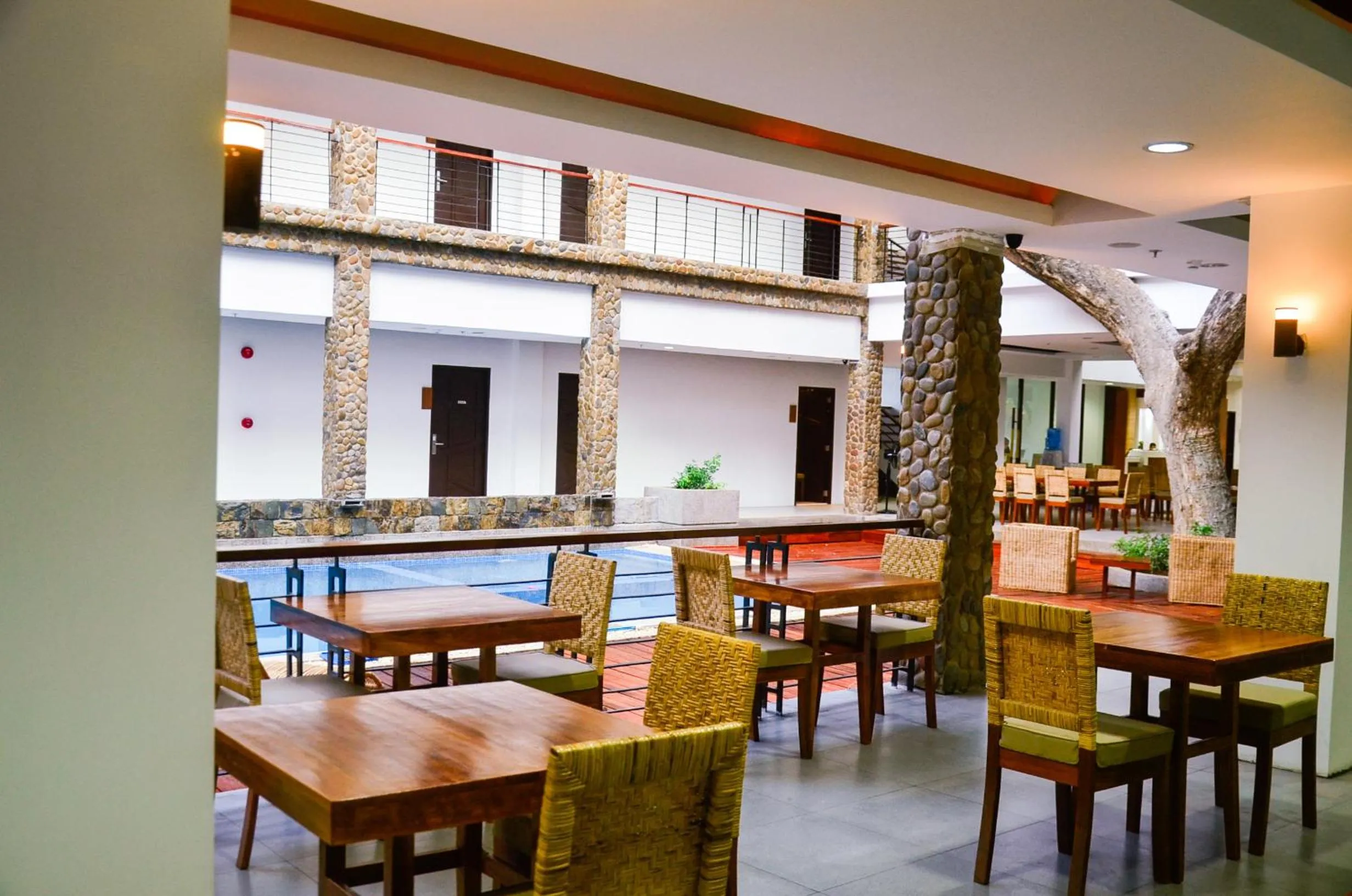 Restaurant/places to eat in Marianne Hotel