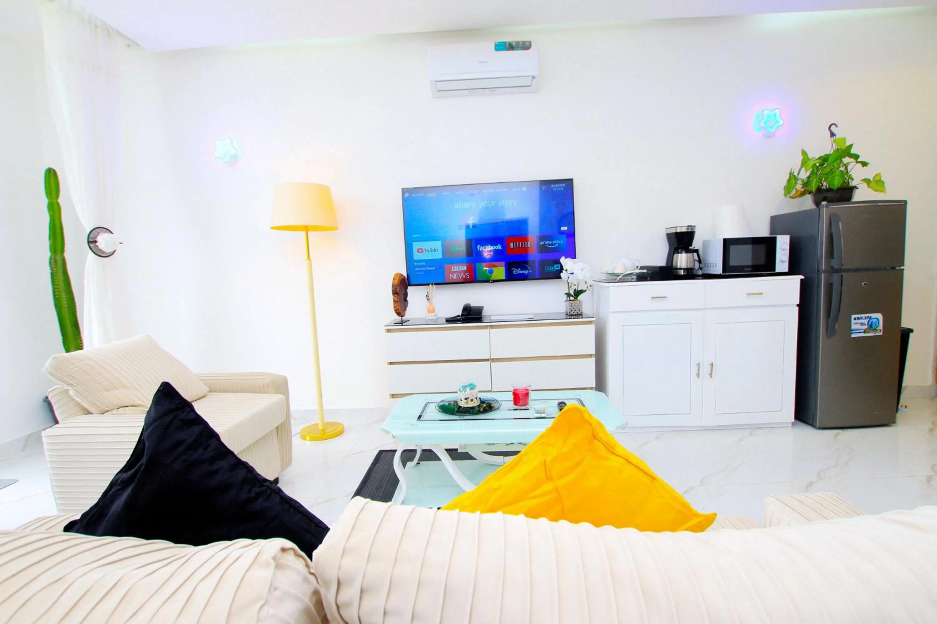 TV and multimedia, Bed in Appart Hotel Les orchidees
