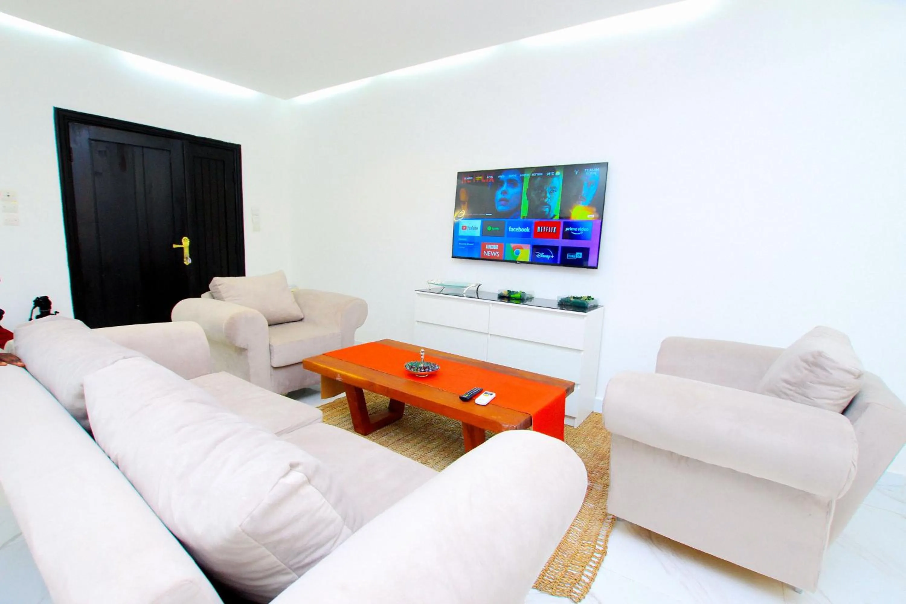 TV and multimedia in Appart Hotel Les orchidees