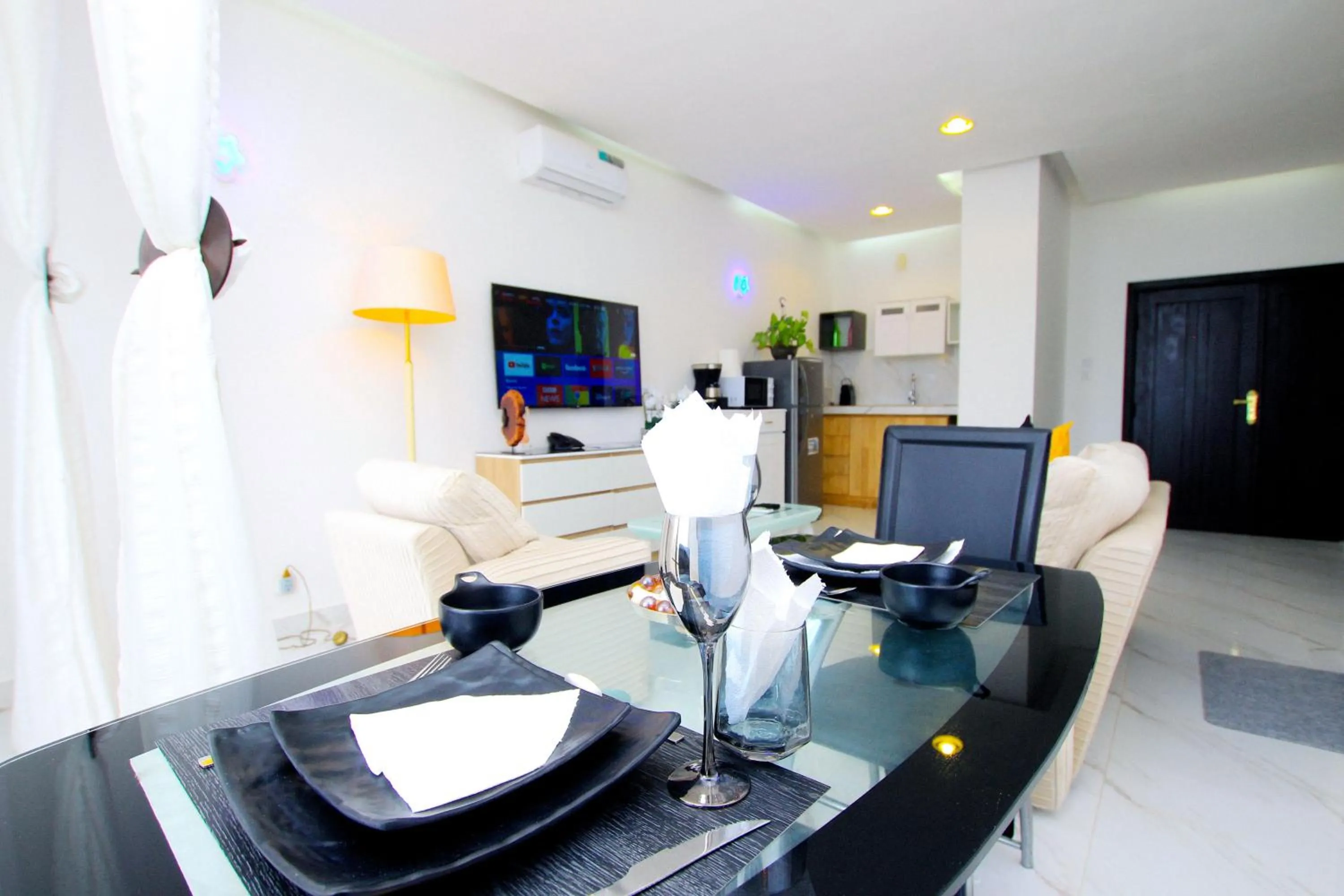 TV and multimedia in Appart Hotel Les orchidees