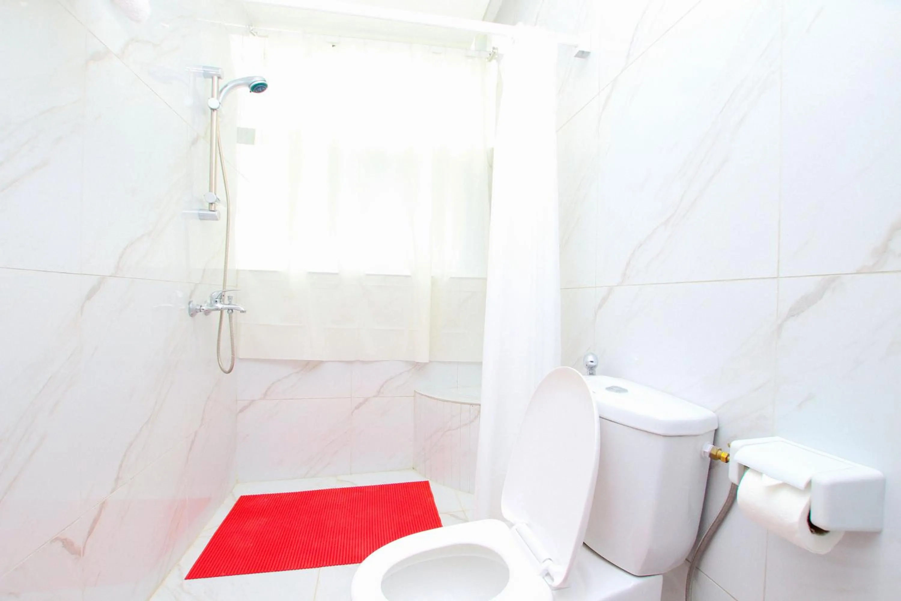 Shower in Appart Hotel Les orchidees