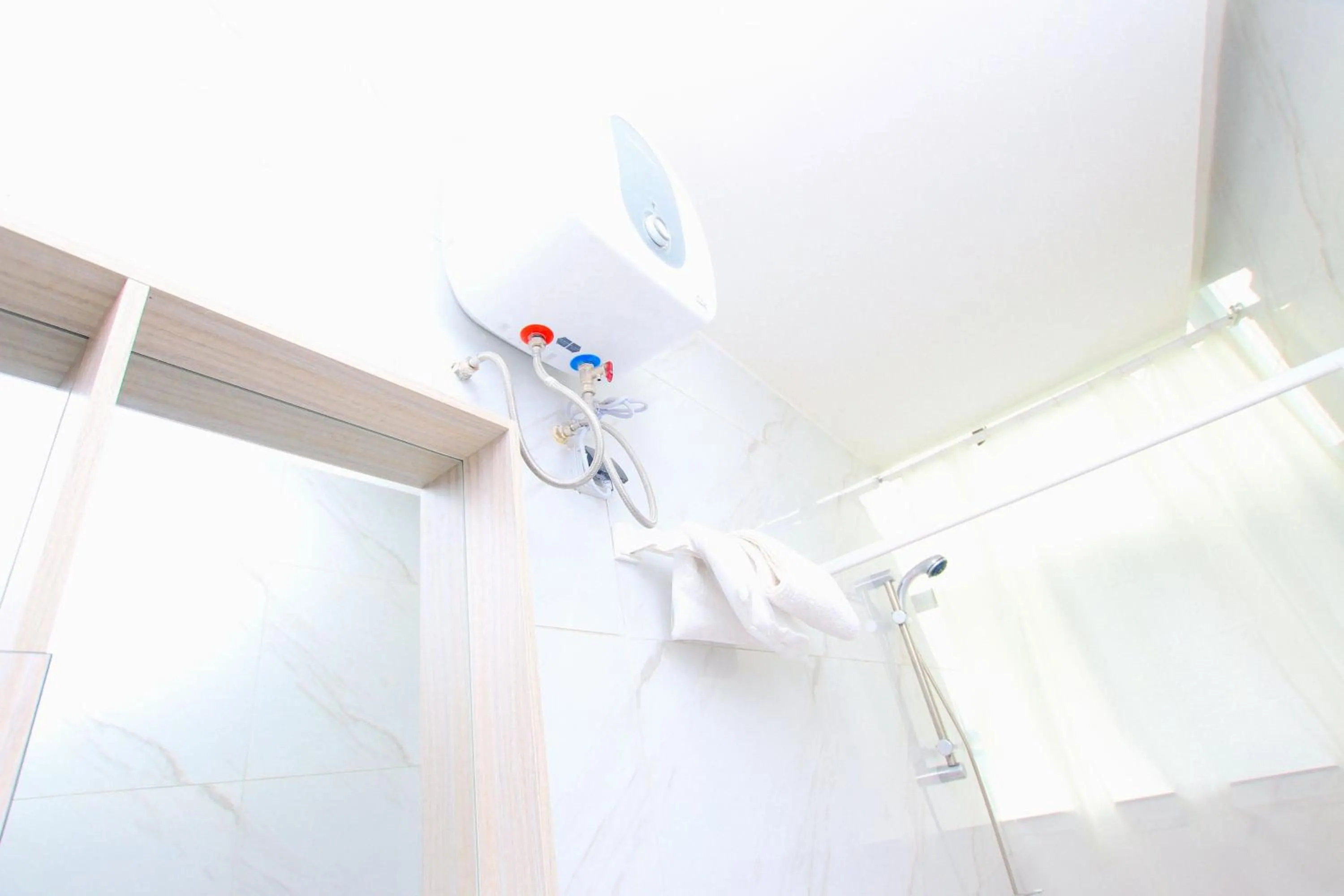 Shower in Appart Hotel Les orchidees