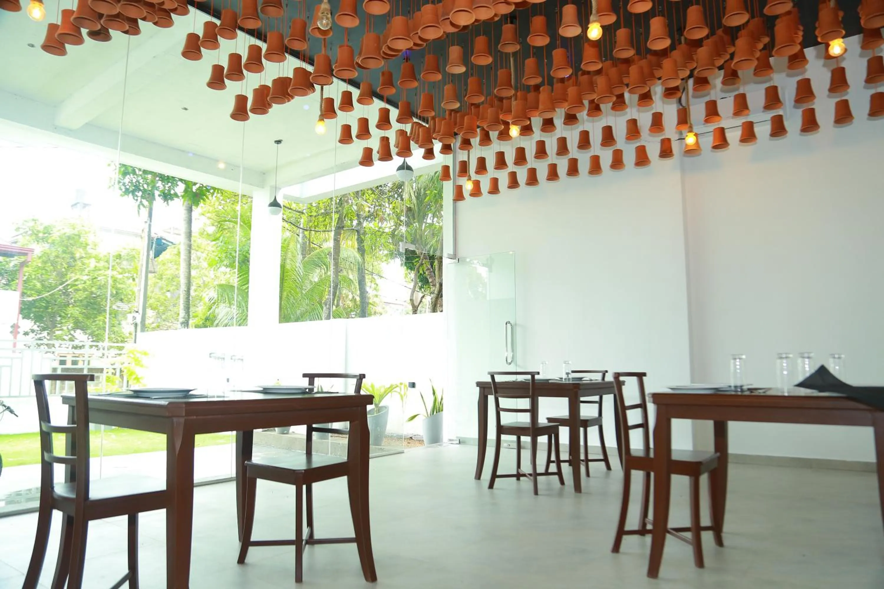 Restaurant/places to eat in Mzion Hotel Weligama