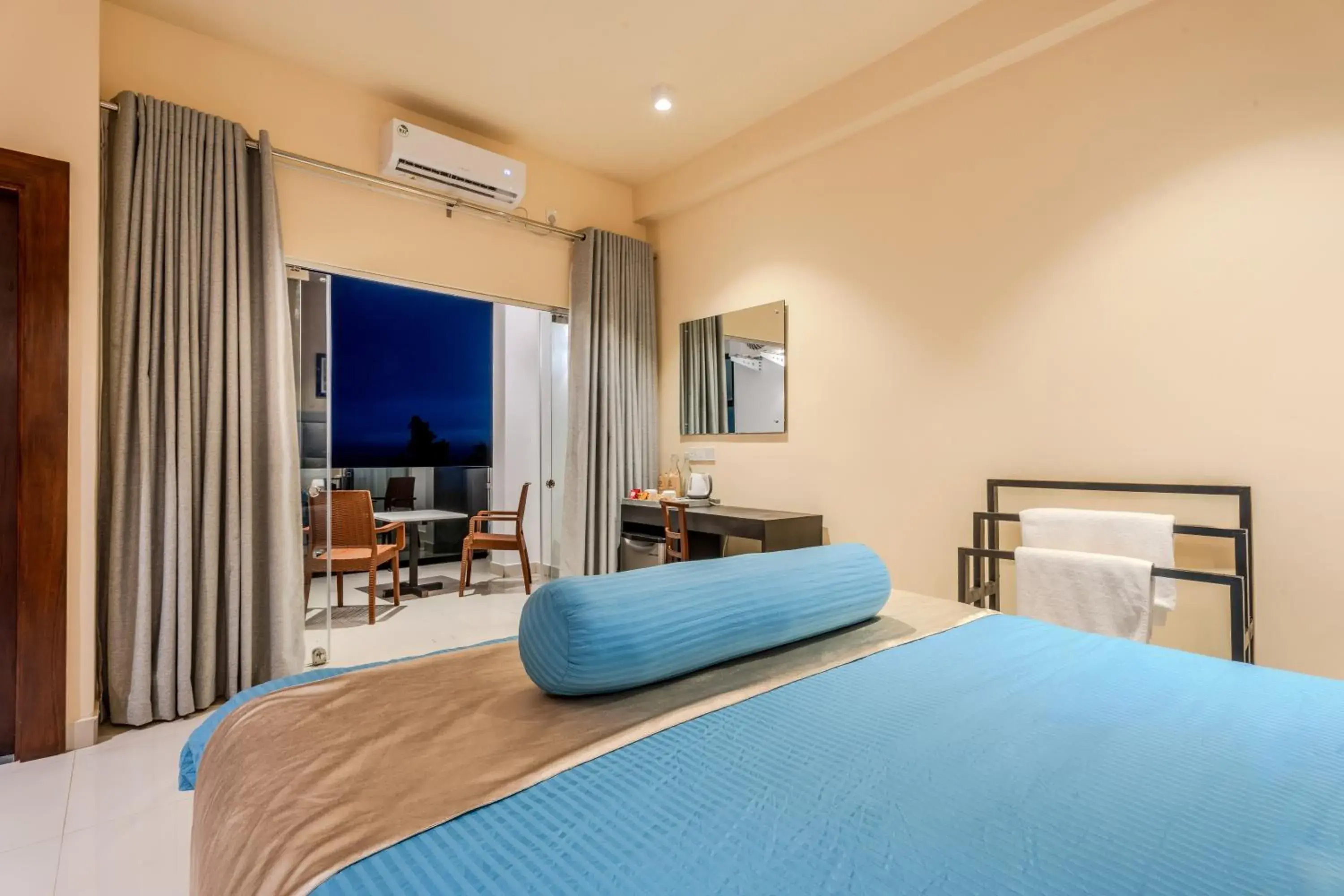 Bed in Mzion Hotel Weligama Bed in Mzion Hotel Weligama