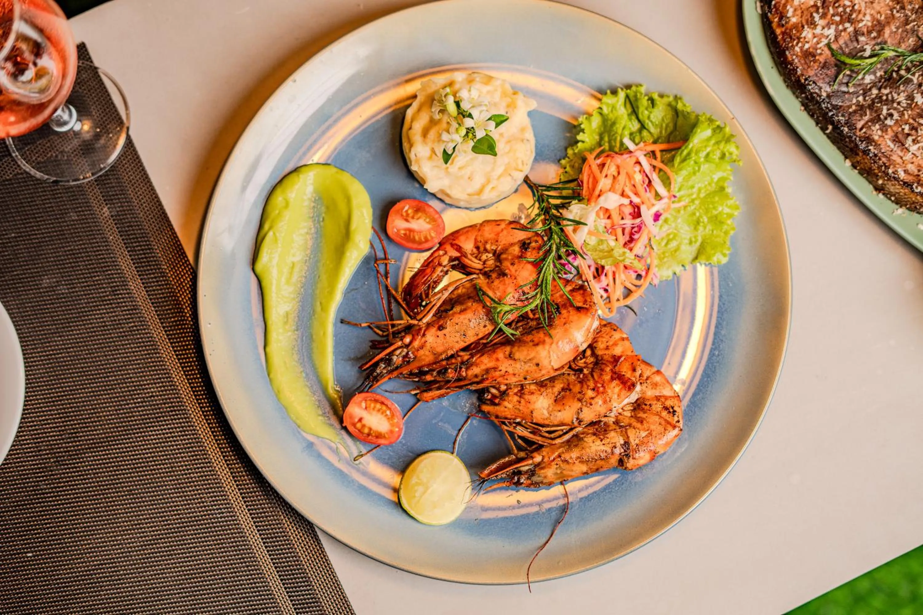 Food and drinks in Mzion Hotel Weligama